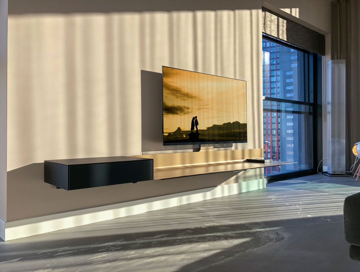 Spectral Air TV-Möbel mit LG OLED