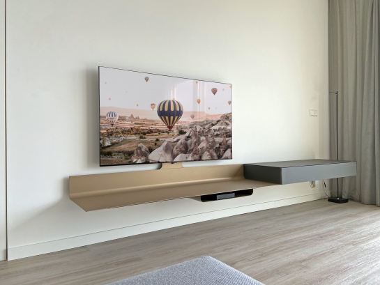 Spectral Air wandhängendes TV-Möbel Metal