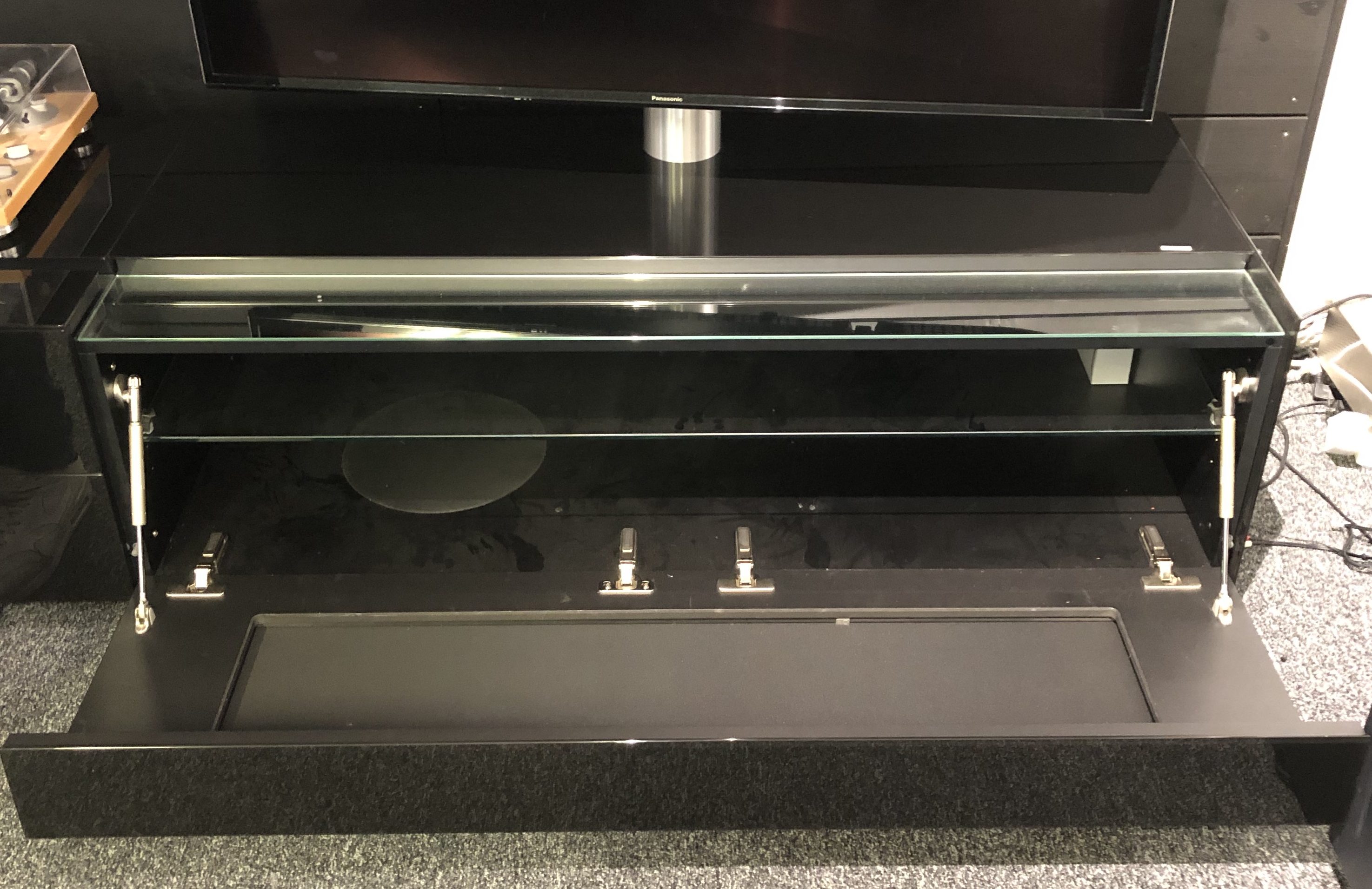 TV Möbelkombination für Sound mit Hängeschränken