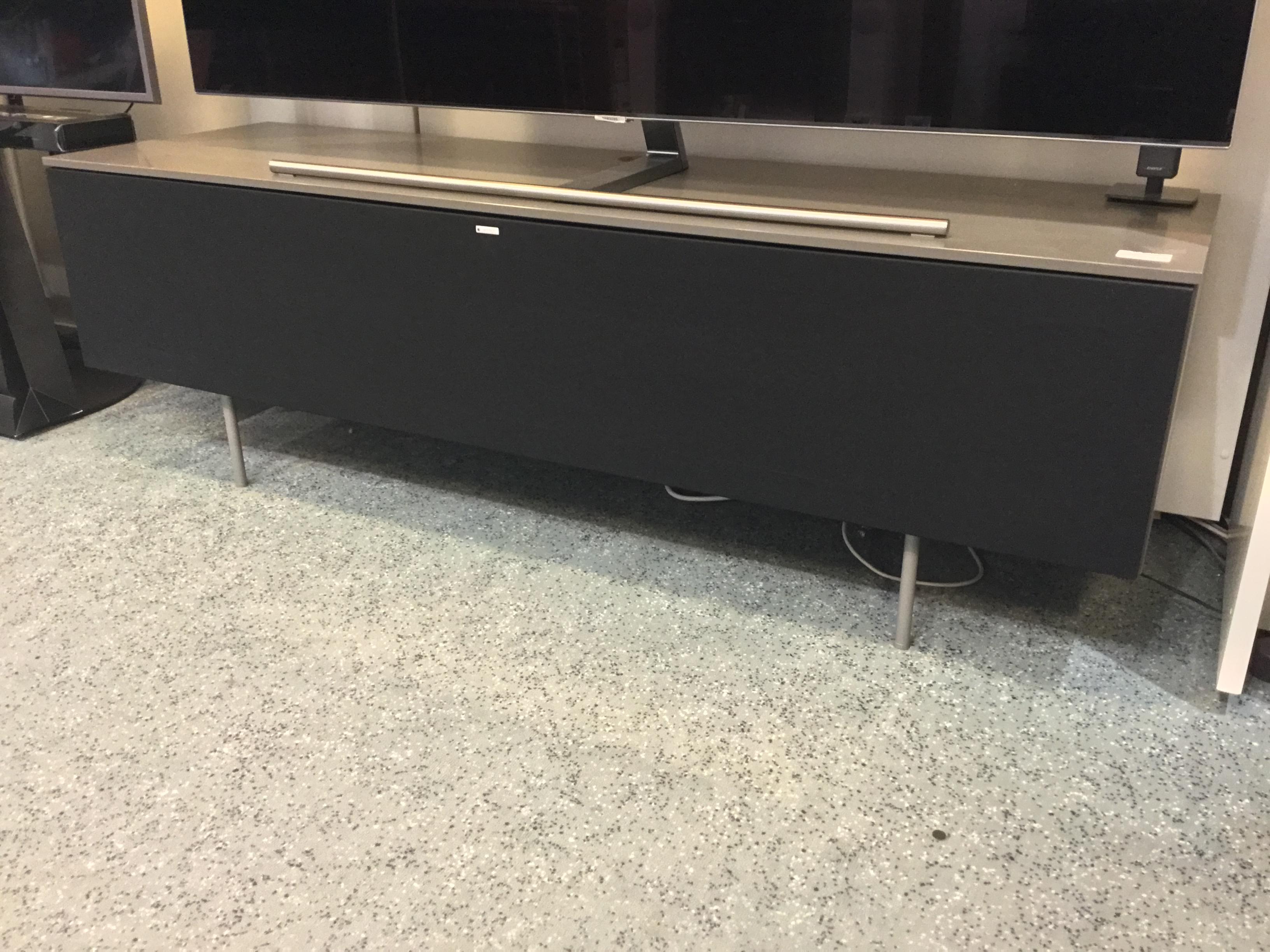 TV Möbel für Soundbar Integration