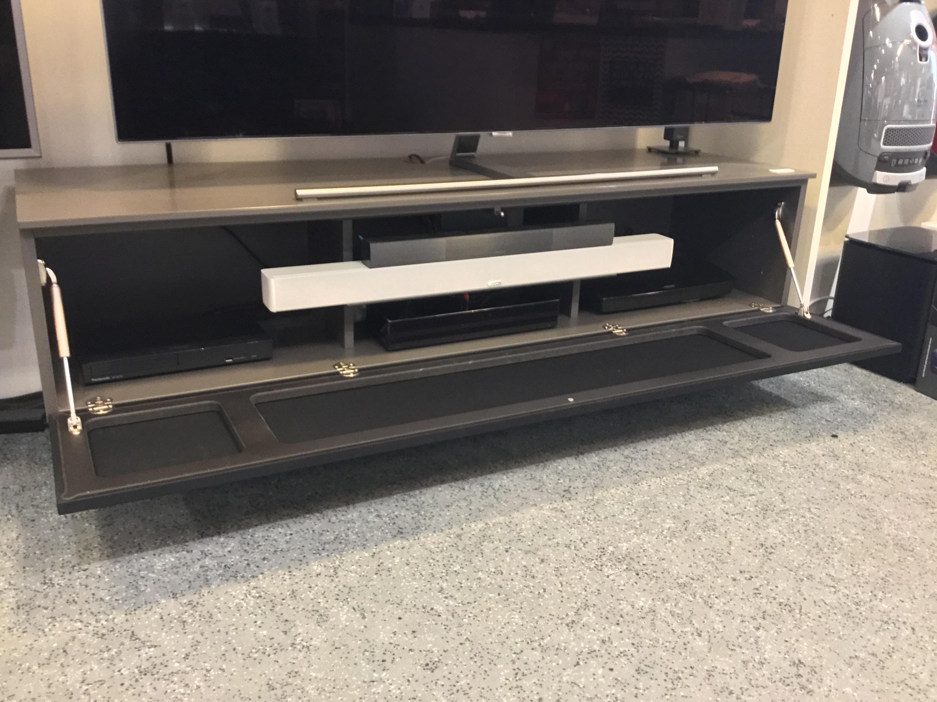TV Möbel für Soundbar Integration