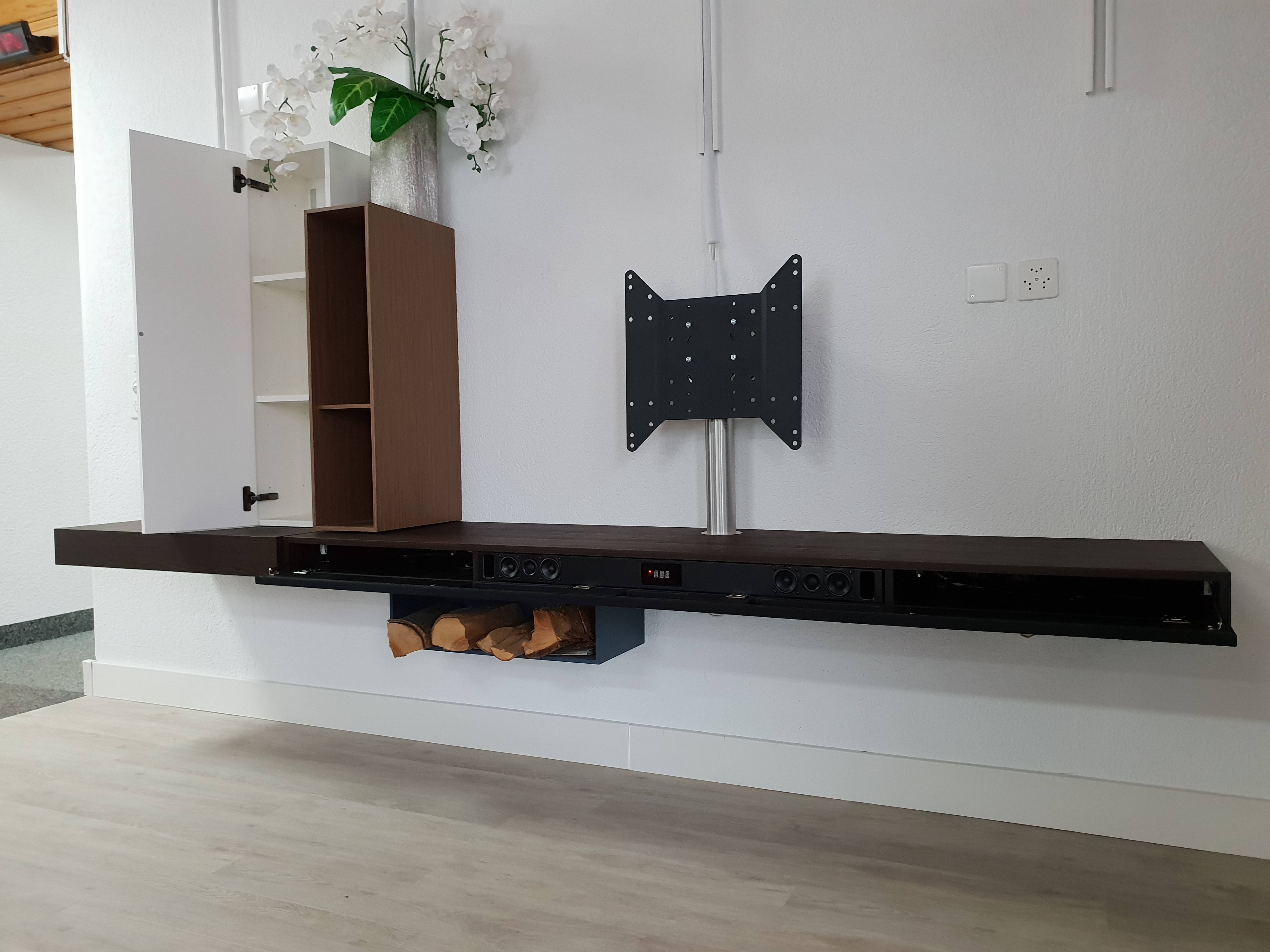 Design Wohnwand mit Soundsystem flachem Soundsystem XTA1