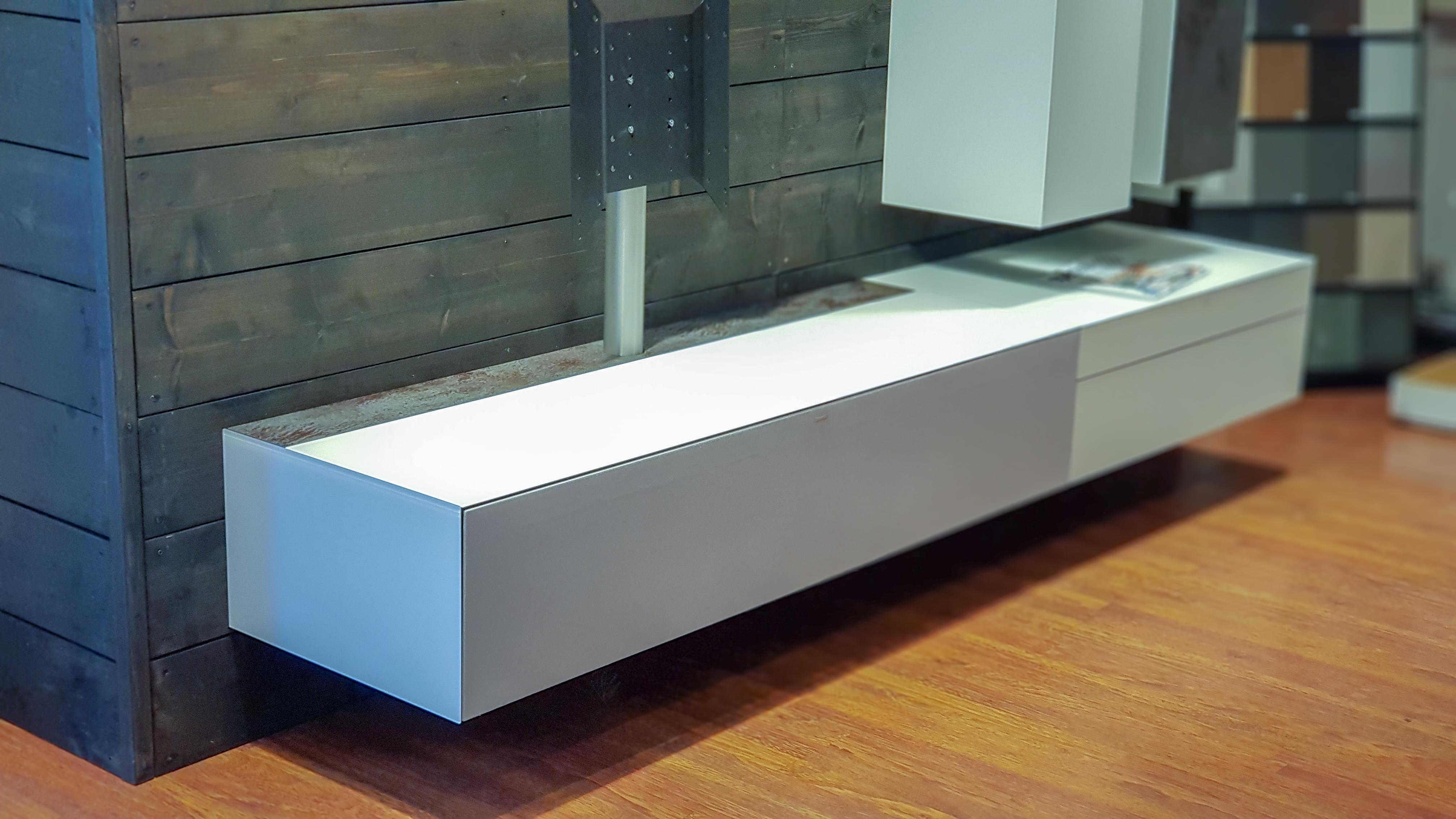 Korpus mit Hängeelemente