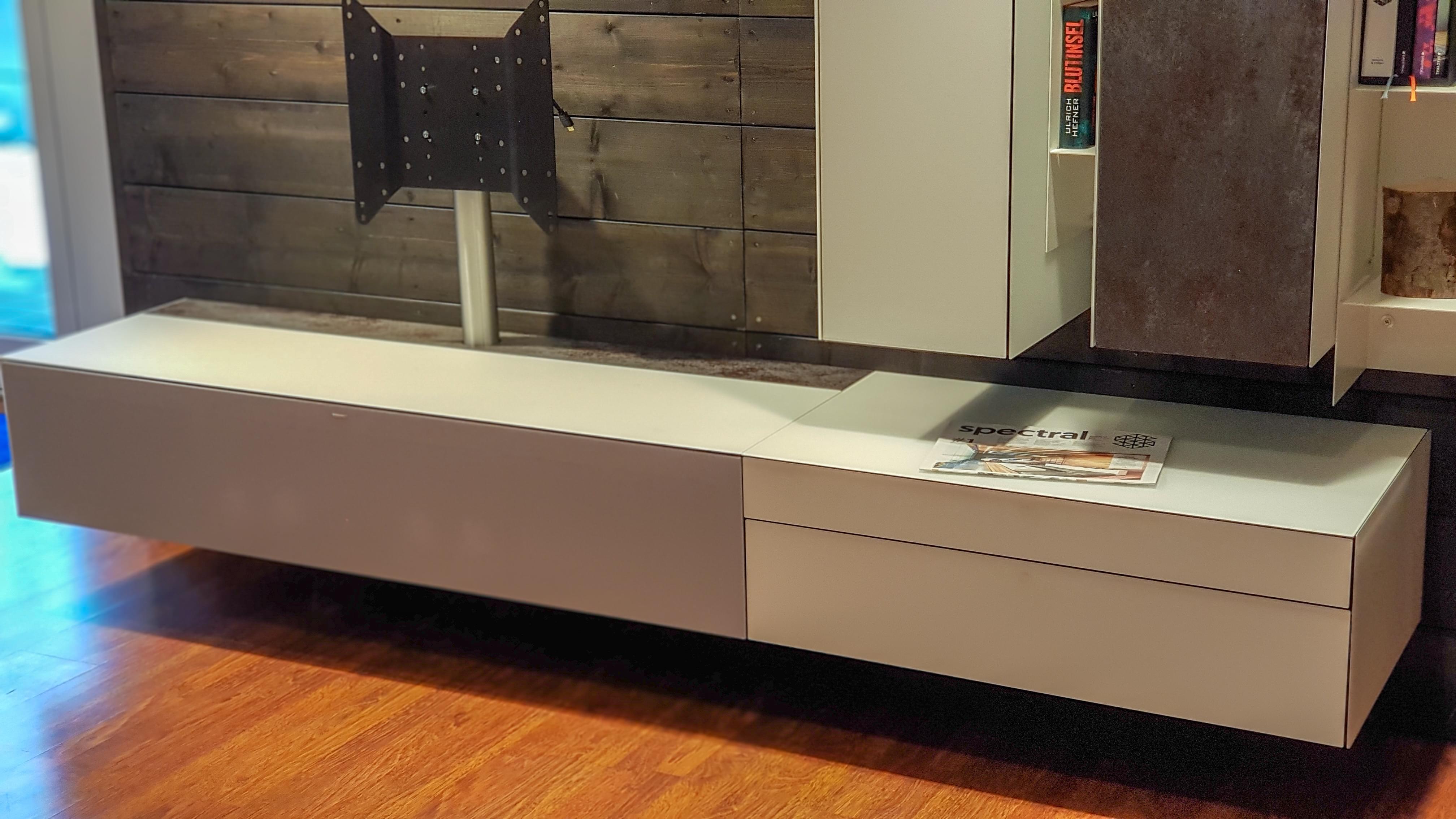 Korpus mit Hängeelemente