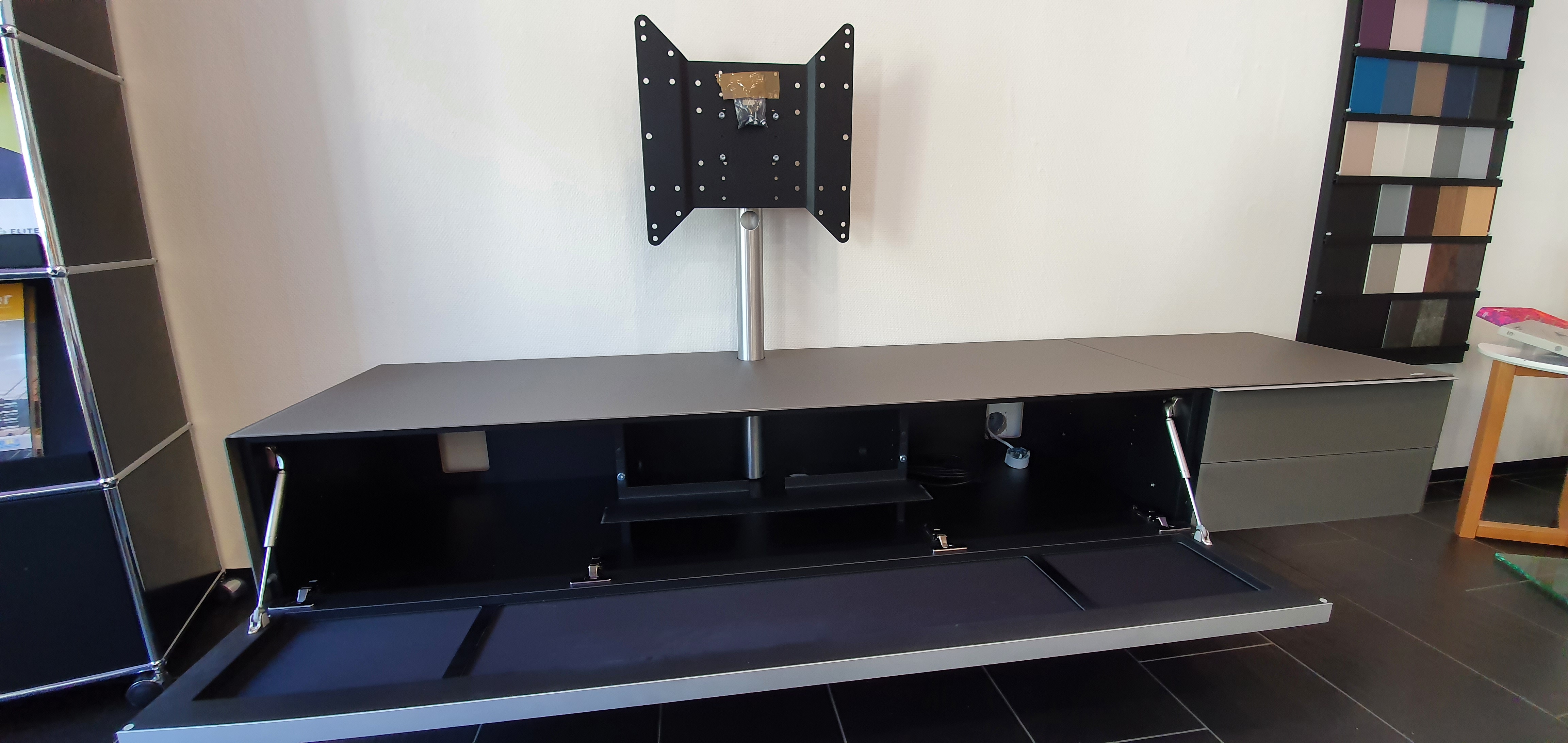 Scala Lowboard mit Soundbar Integration