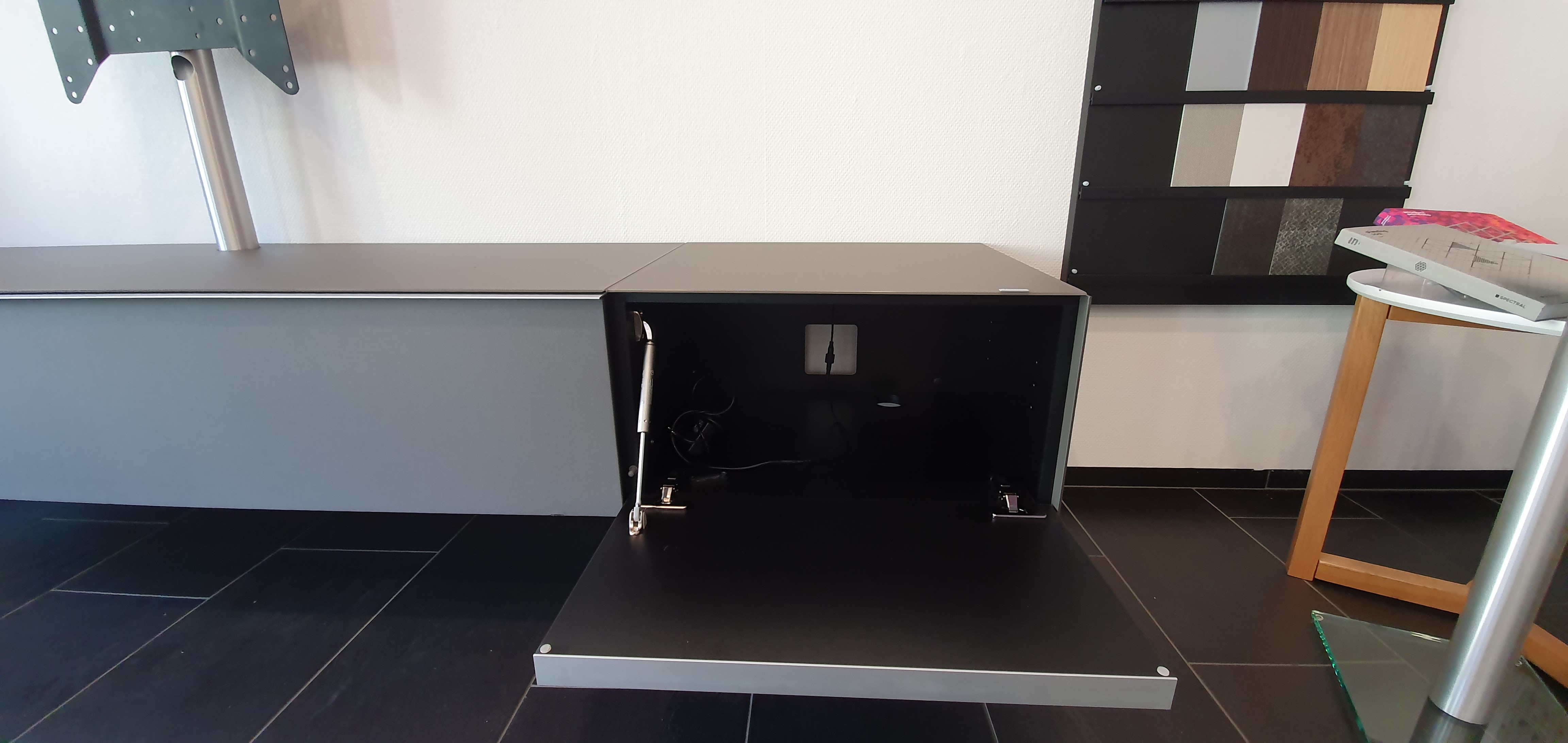 Scala Lowboard mit Soundbar Integration