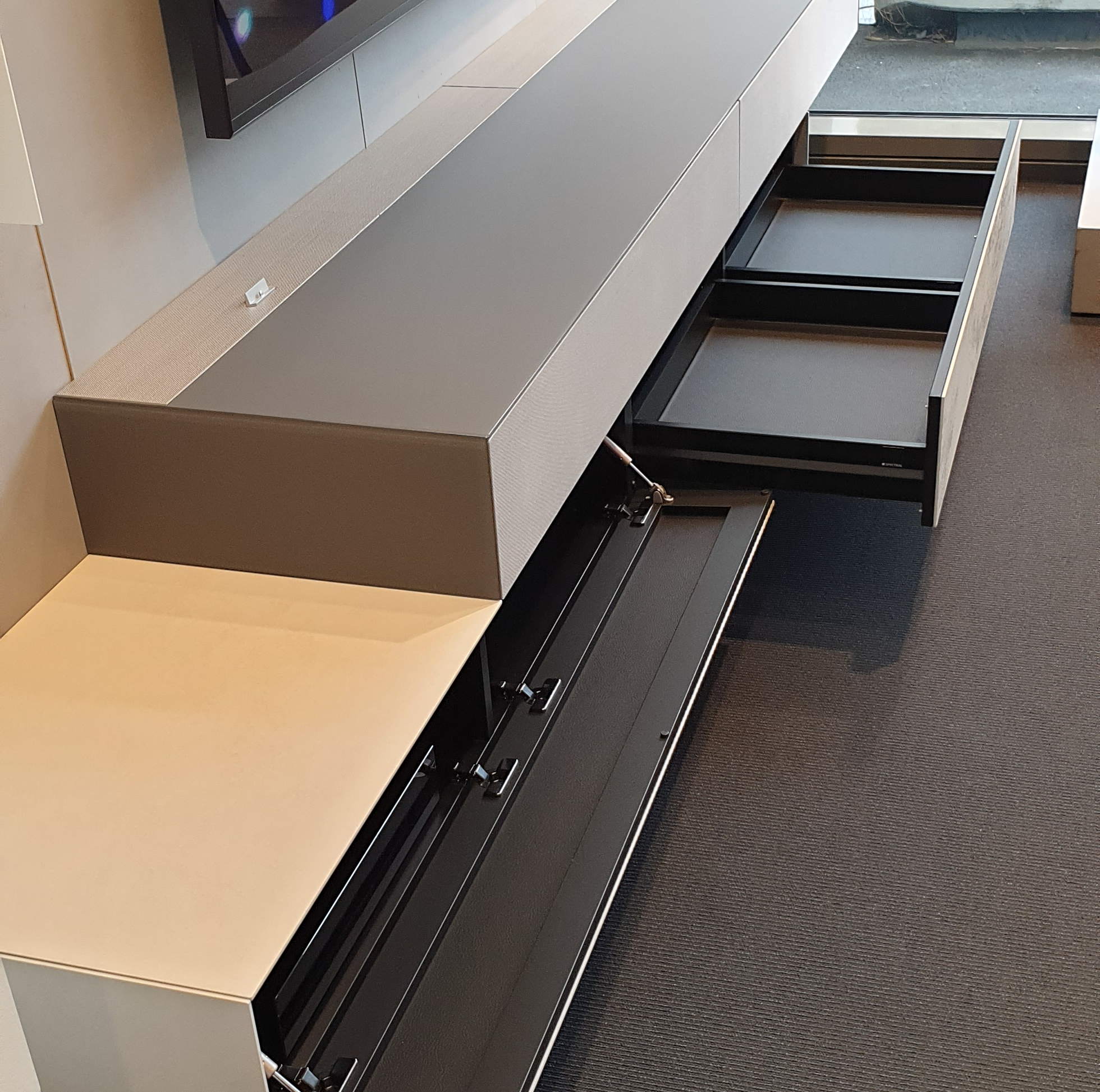 AMENO TV Möbel Lowboard mit aktiv Sound System VRA2