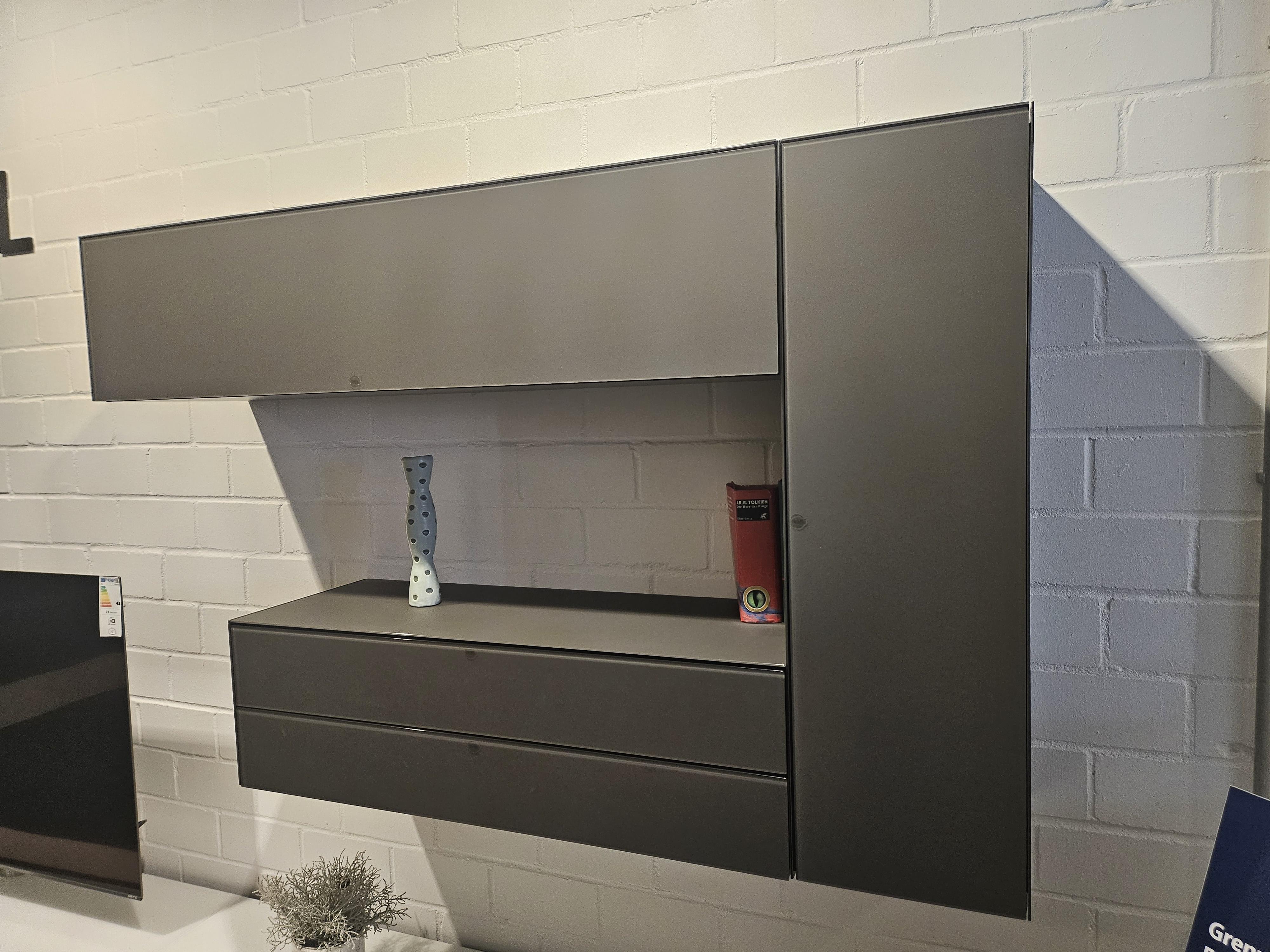 Wall Schranlsystem incl 2 Schubladen und Rückwandspiegel