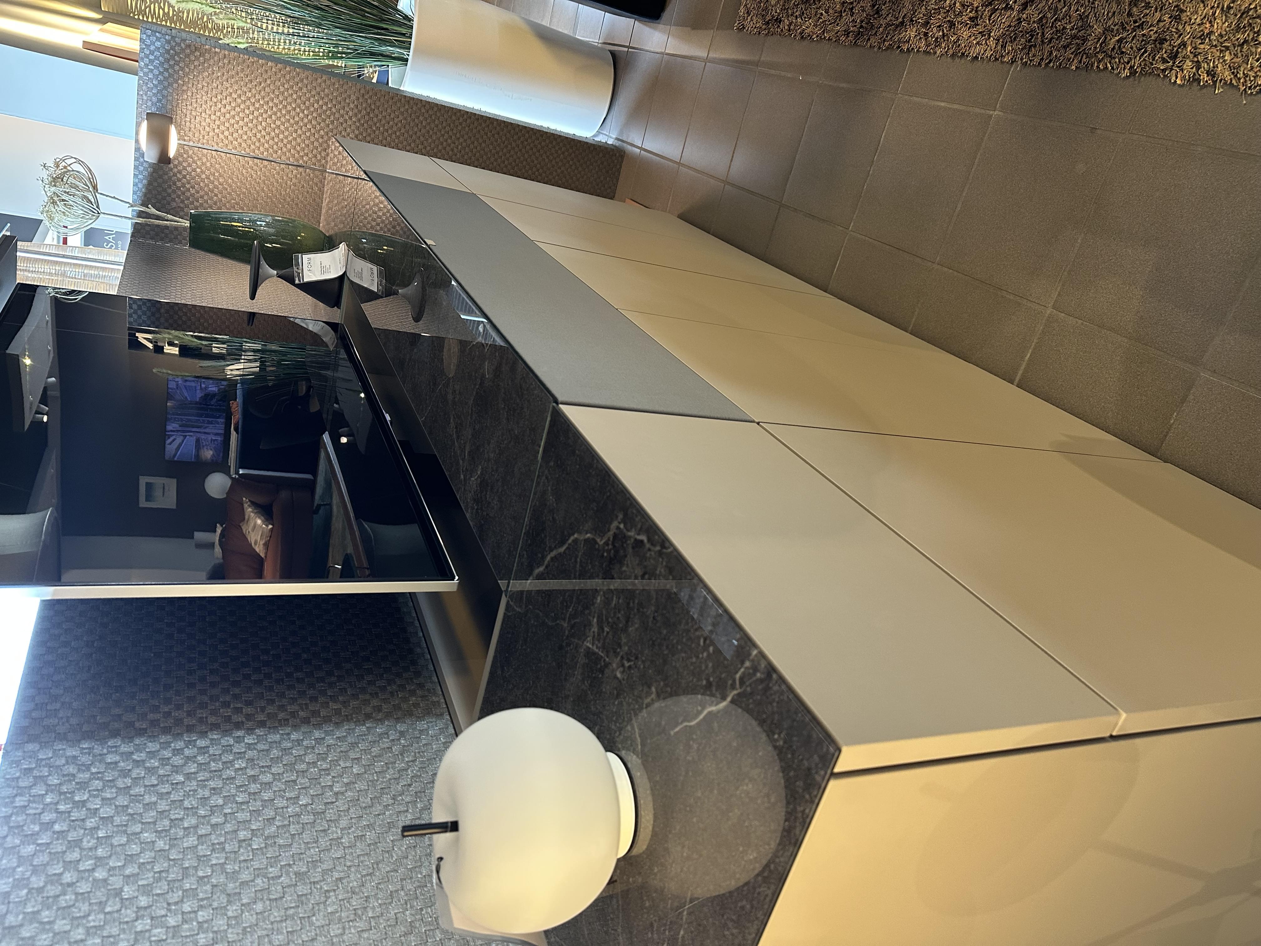 Sideboard mit motorischem TV-Lift