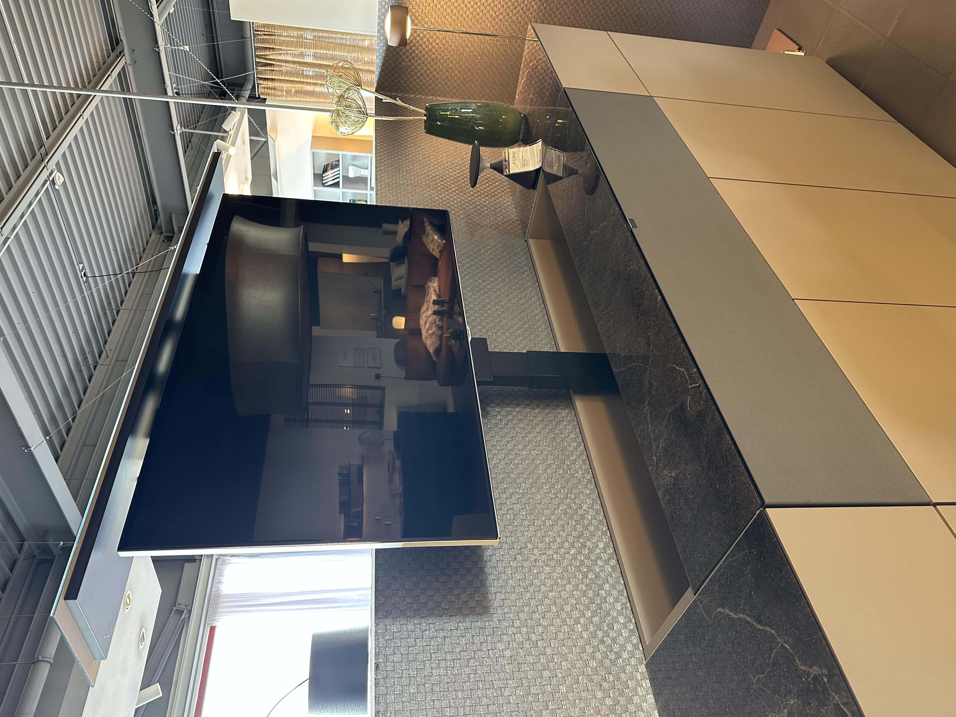 Sideboard mit motorischem TV-Lift