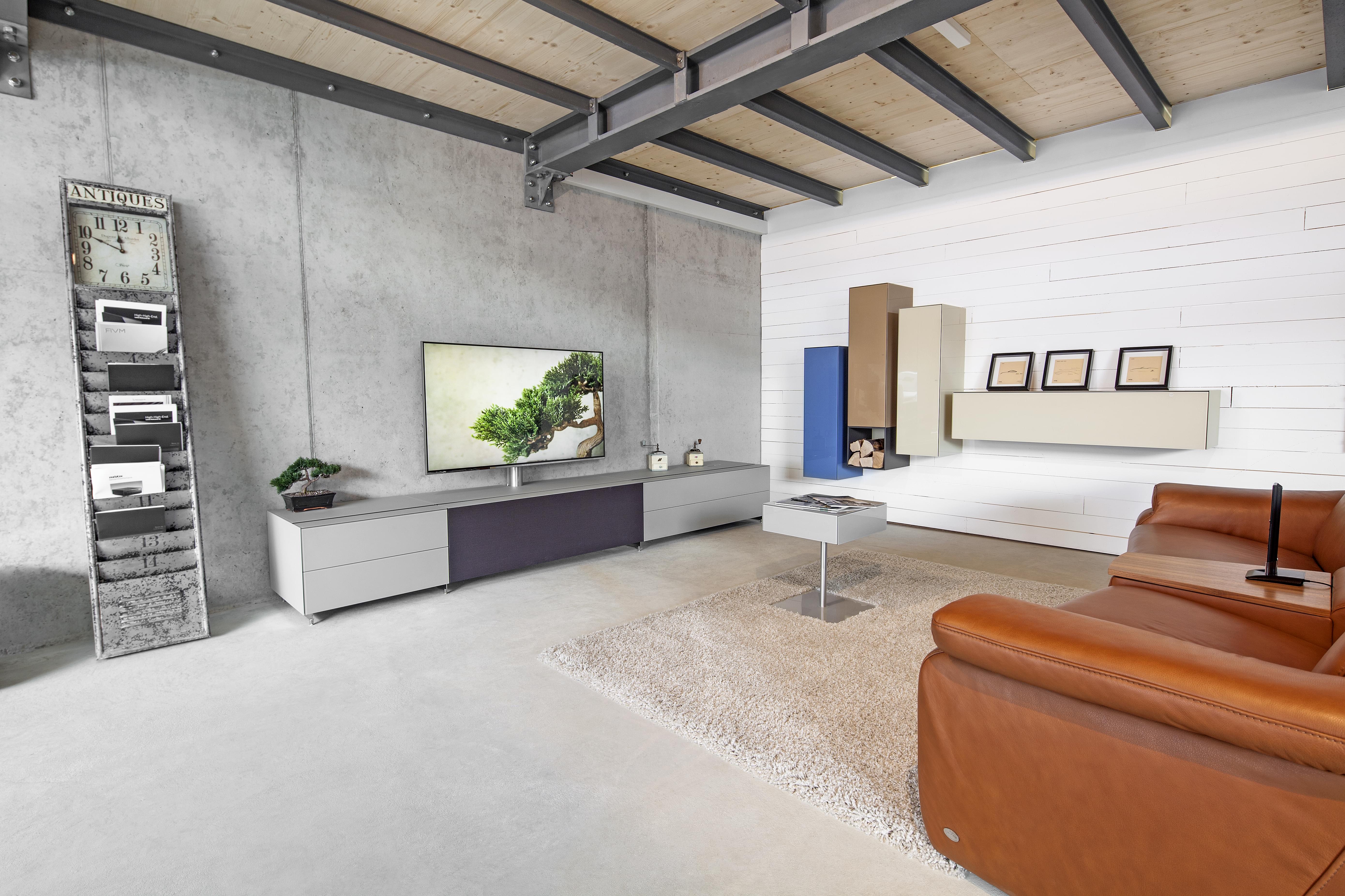 TV-Möbel (C02, C05, C03-SL) und mehrere Hängemöbel