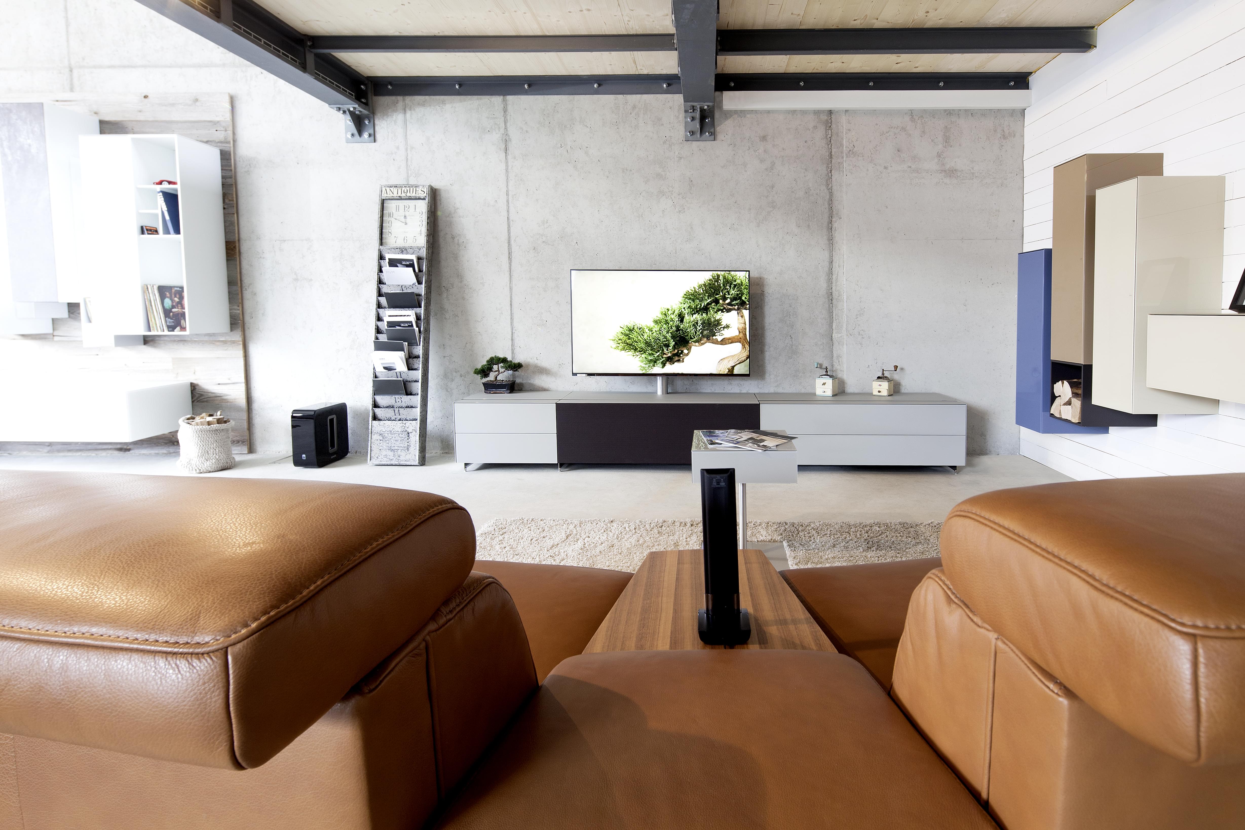 TV-Möbel (C02, C05, C03-SL) und mehrere Hängemöbel