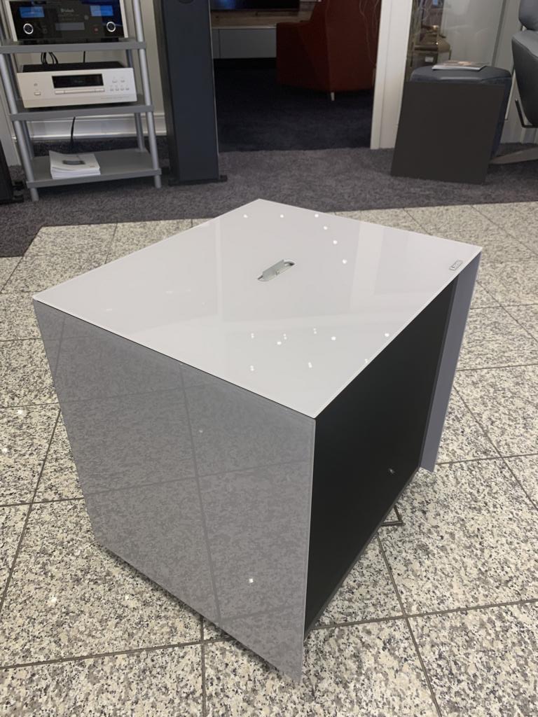 Beistelltisch - "Subwoofer verschwinde"