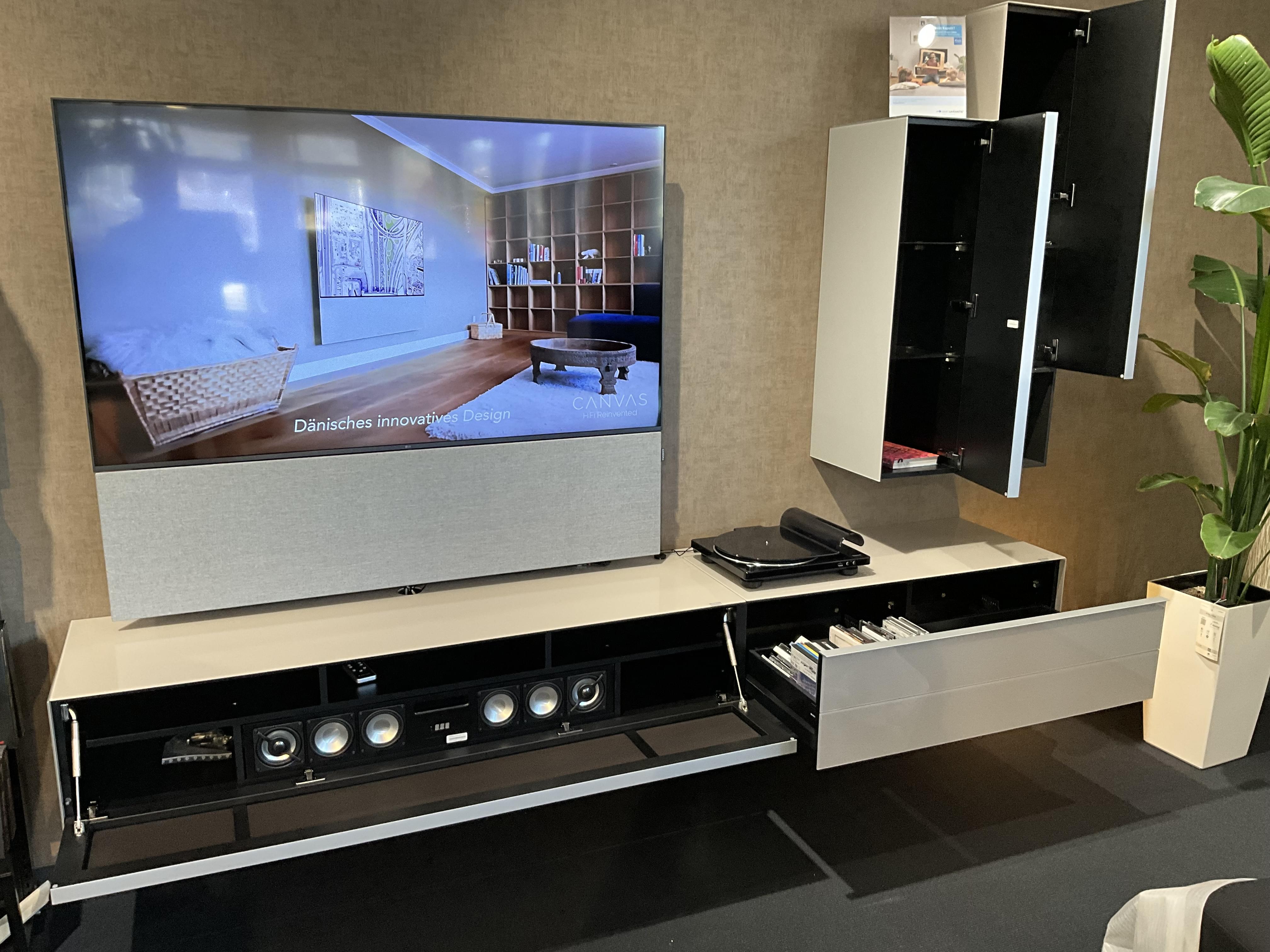 SCALA Lowboard mit Hängeelementen