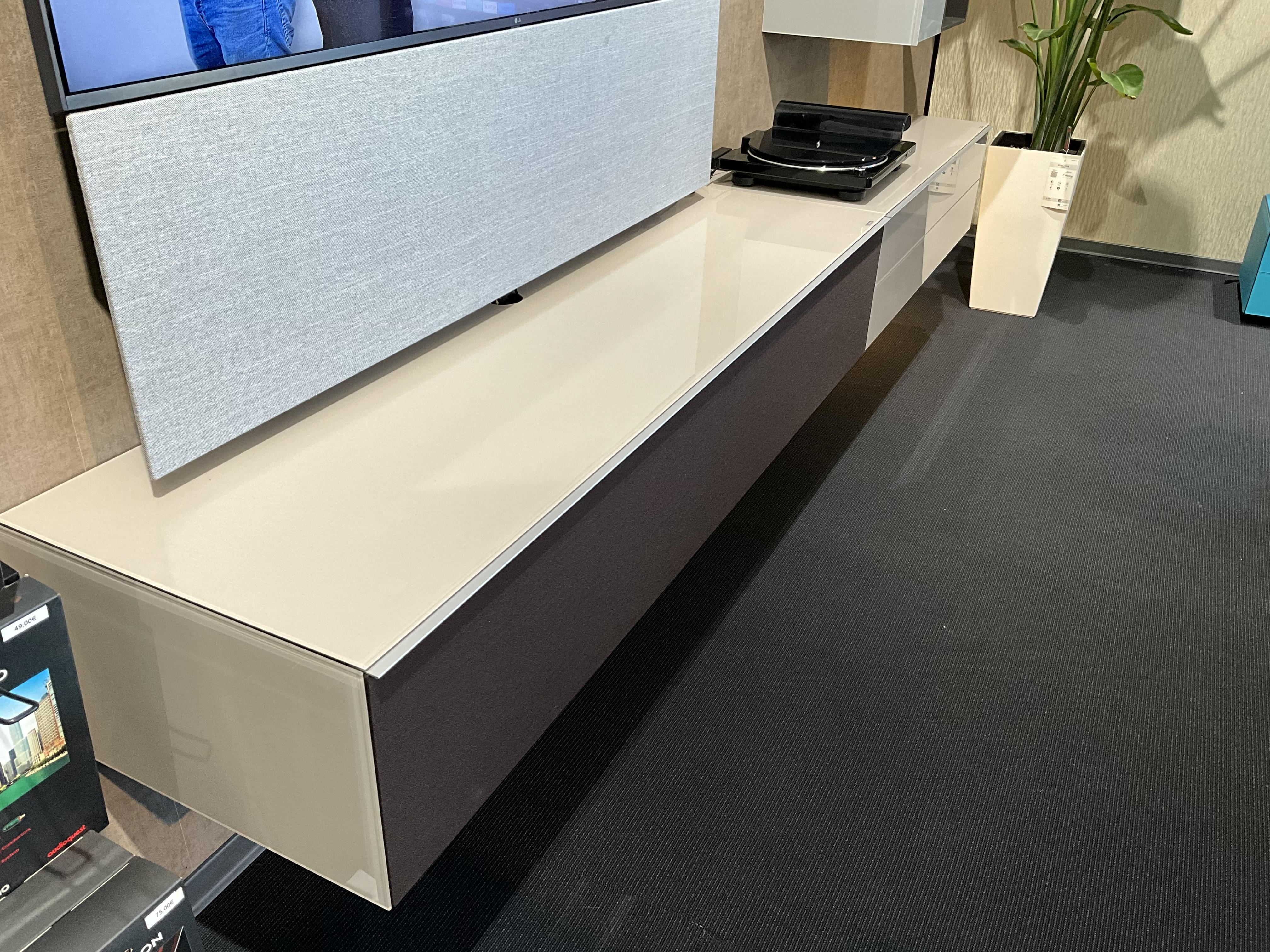 SCALA Lowboard mit Hängeelementen