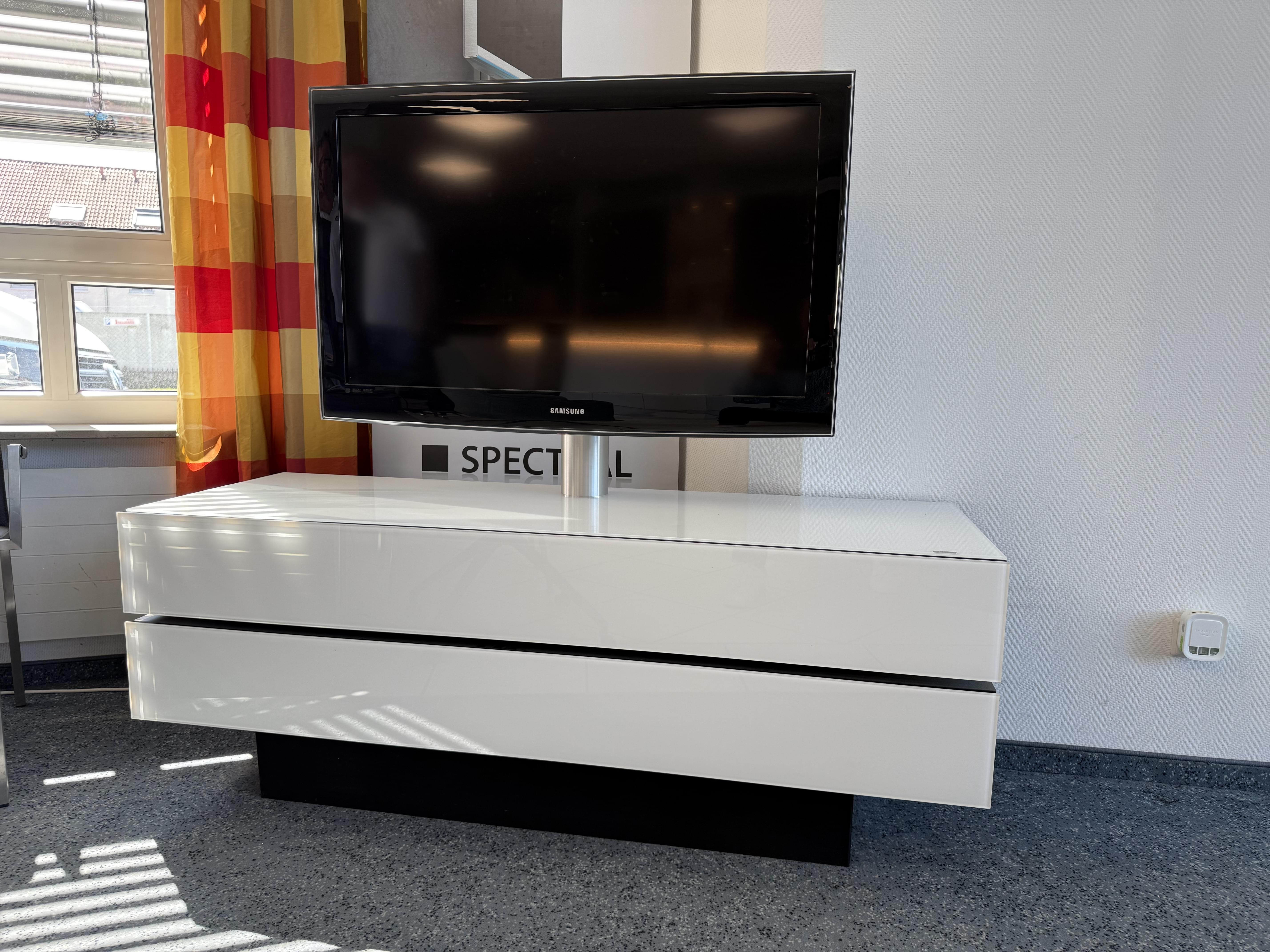BR-1502 Ausstellungsstück inkl. drehbarer TV-Halterung