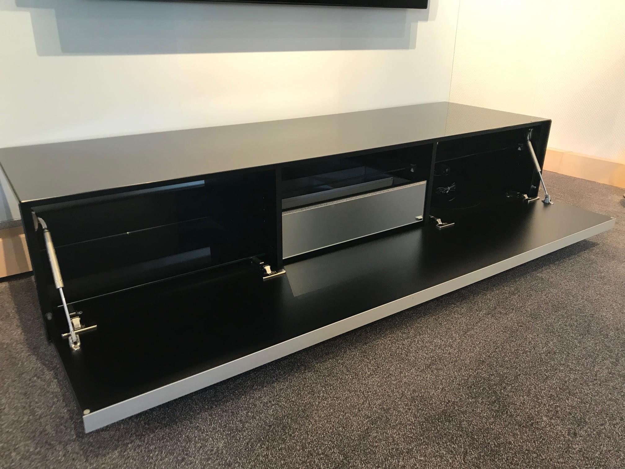 TV-Möbel SC1650 mit Subwooferausschnitt und verspiegelter innenliegender Schublade