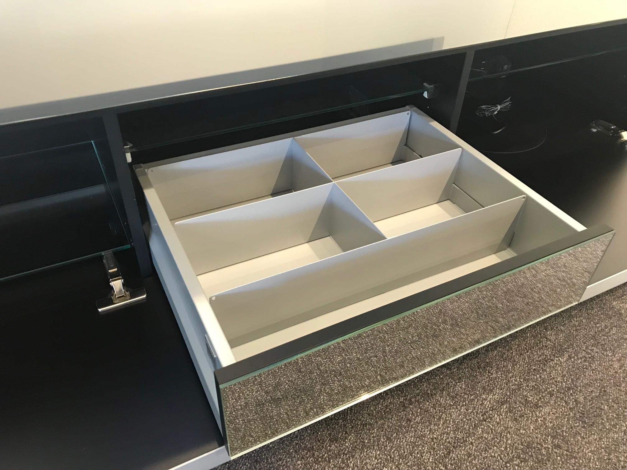 TV-Möbel SC1650 mit Subwooferausschnitt und verspiegelter innenliegender Schublade