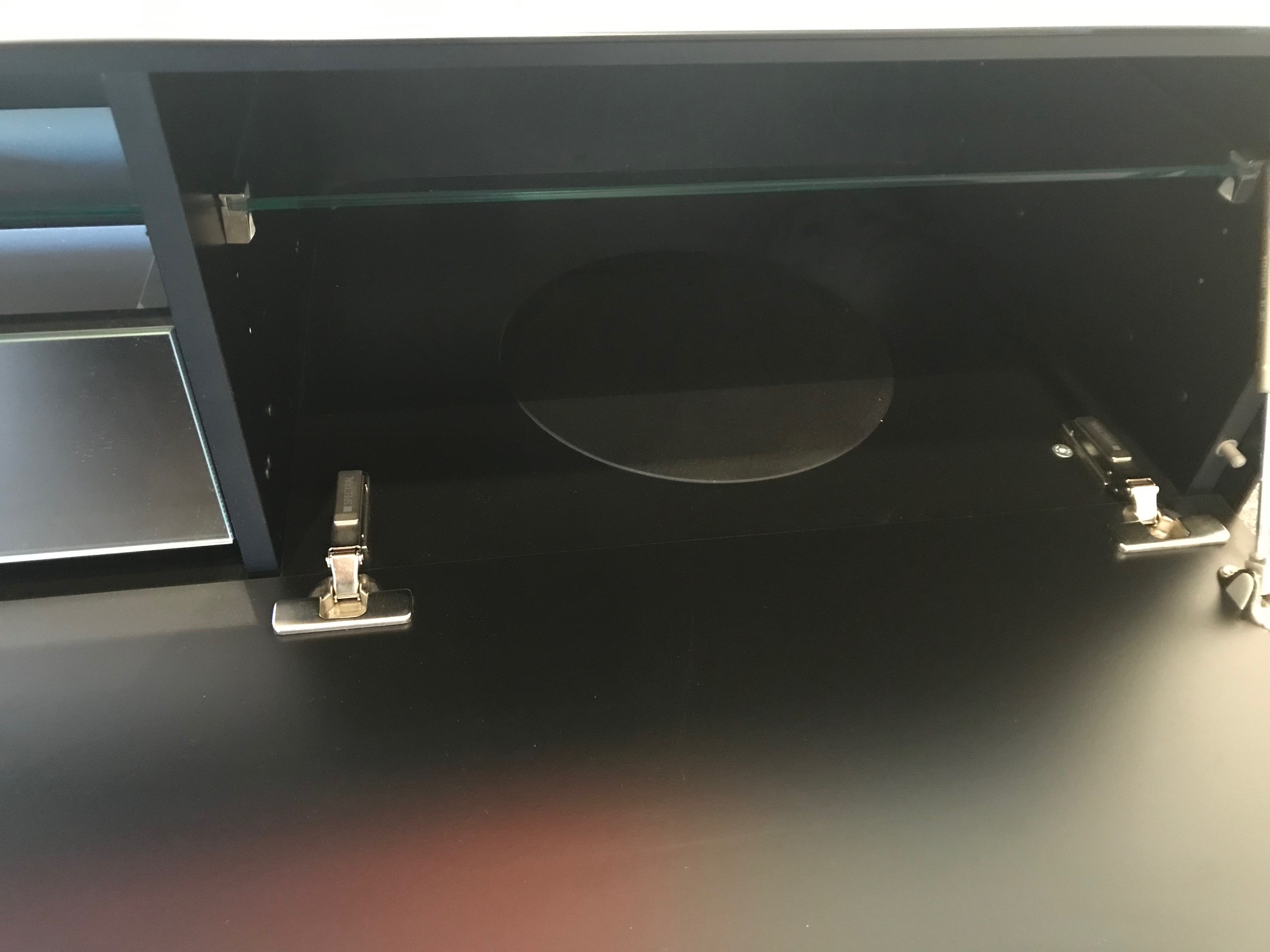 TV-Möbel SC1650 mit Subwooferausschnitt und verspiegelter innenliegender Schublade