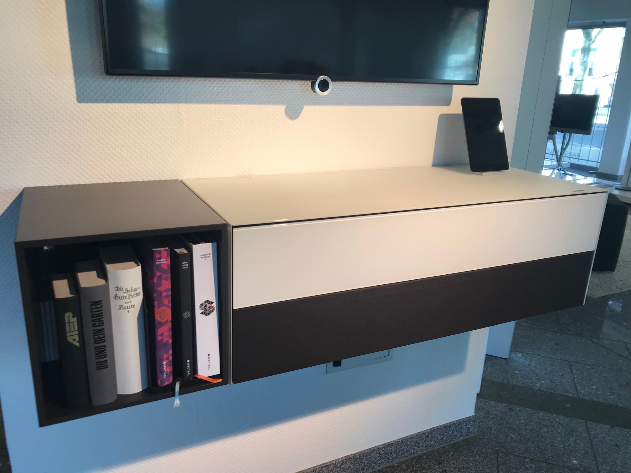 Scala SMP2-IP Hängeschrank mit Soundbar und Docking Kit