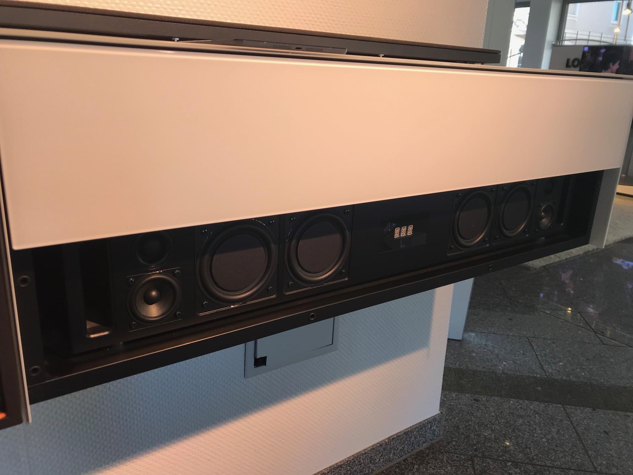 Scala SMP2-IP Hängeschrank mit Soundbar und Docking Kit