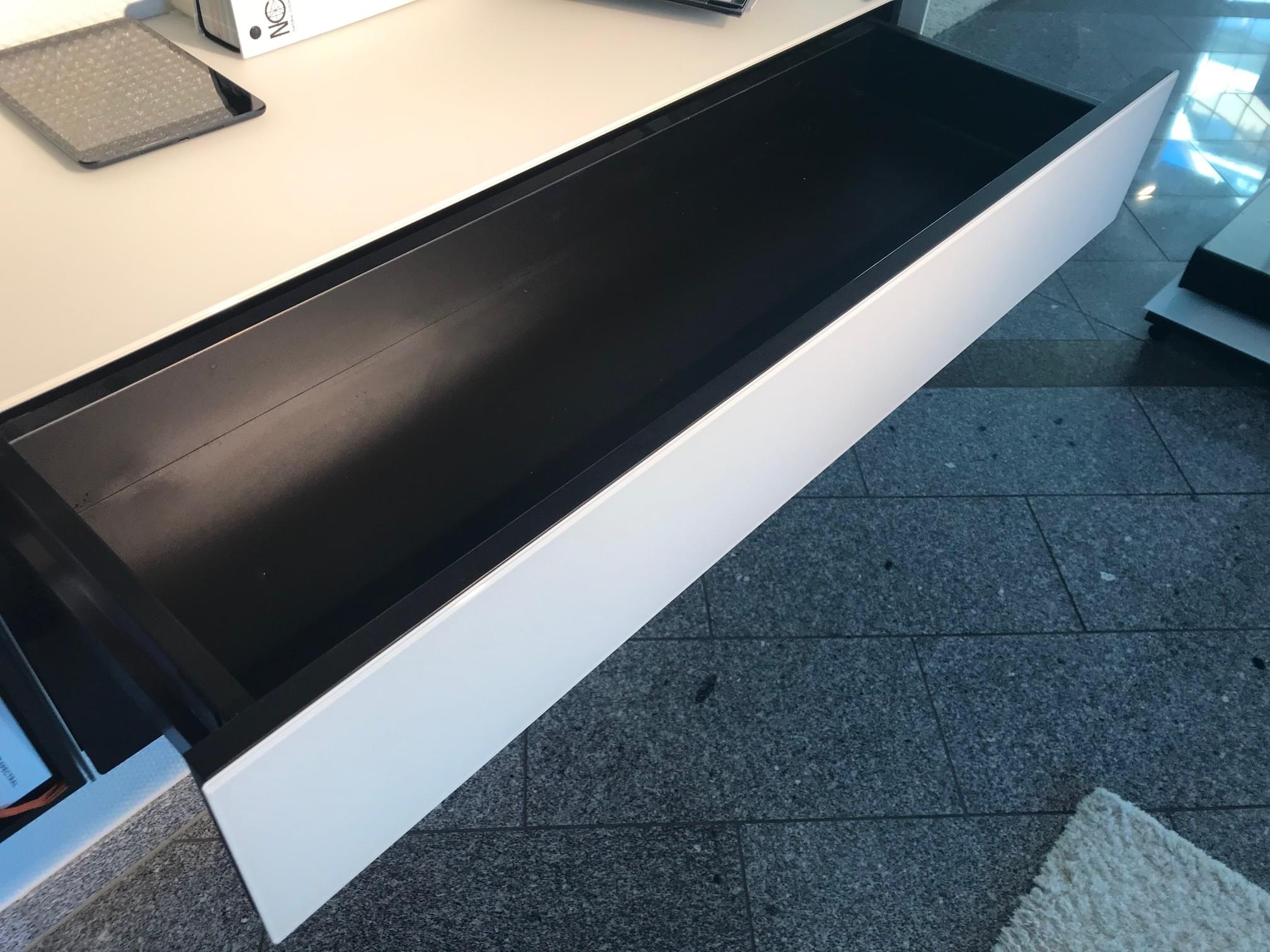 Scala SMP2-IP Hängeschrank mit Soundbar und Docking Kit