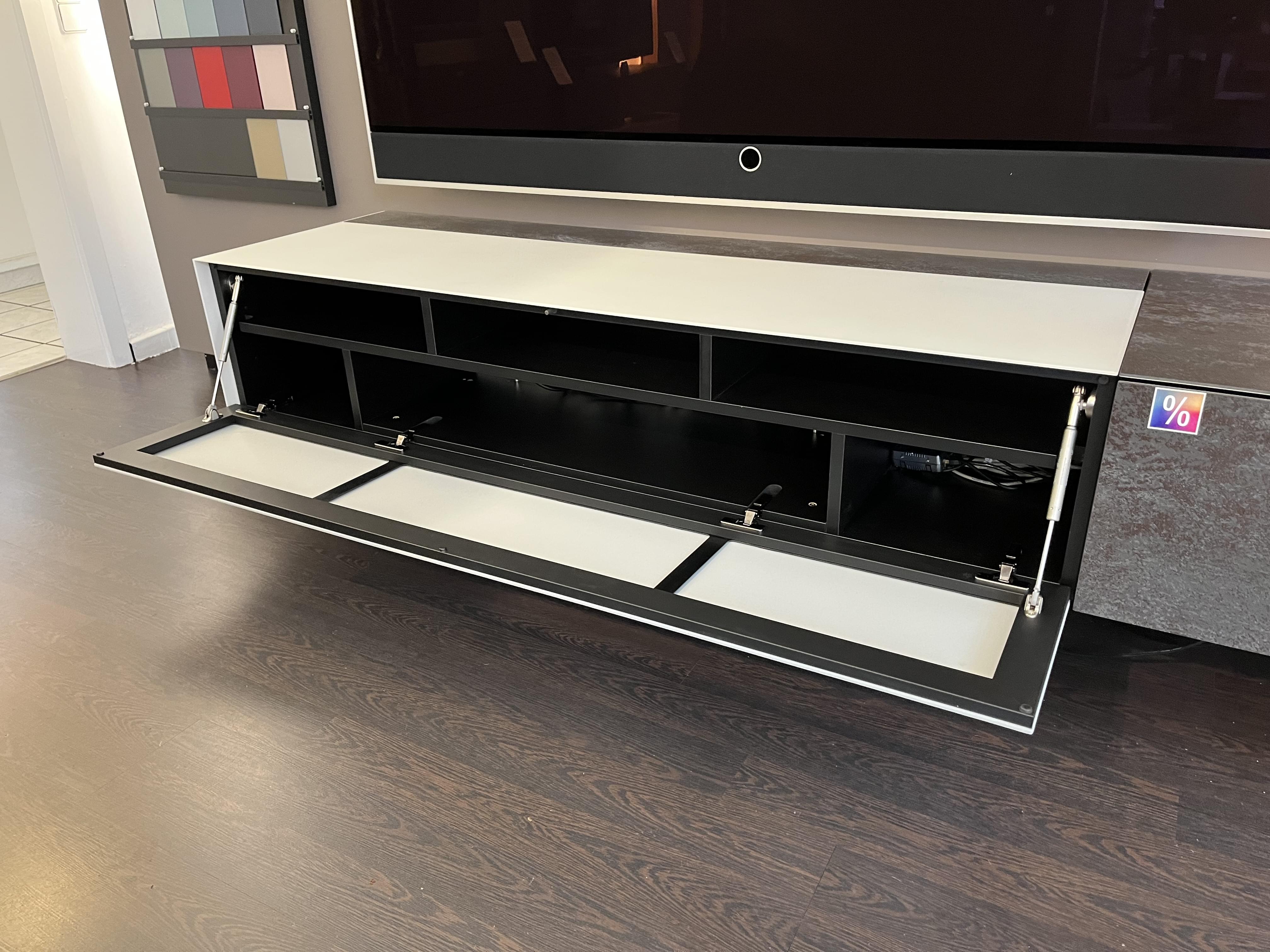 Lowboard wandhängend inkl. Smart Flame und 2 Hängeschränken