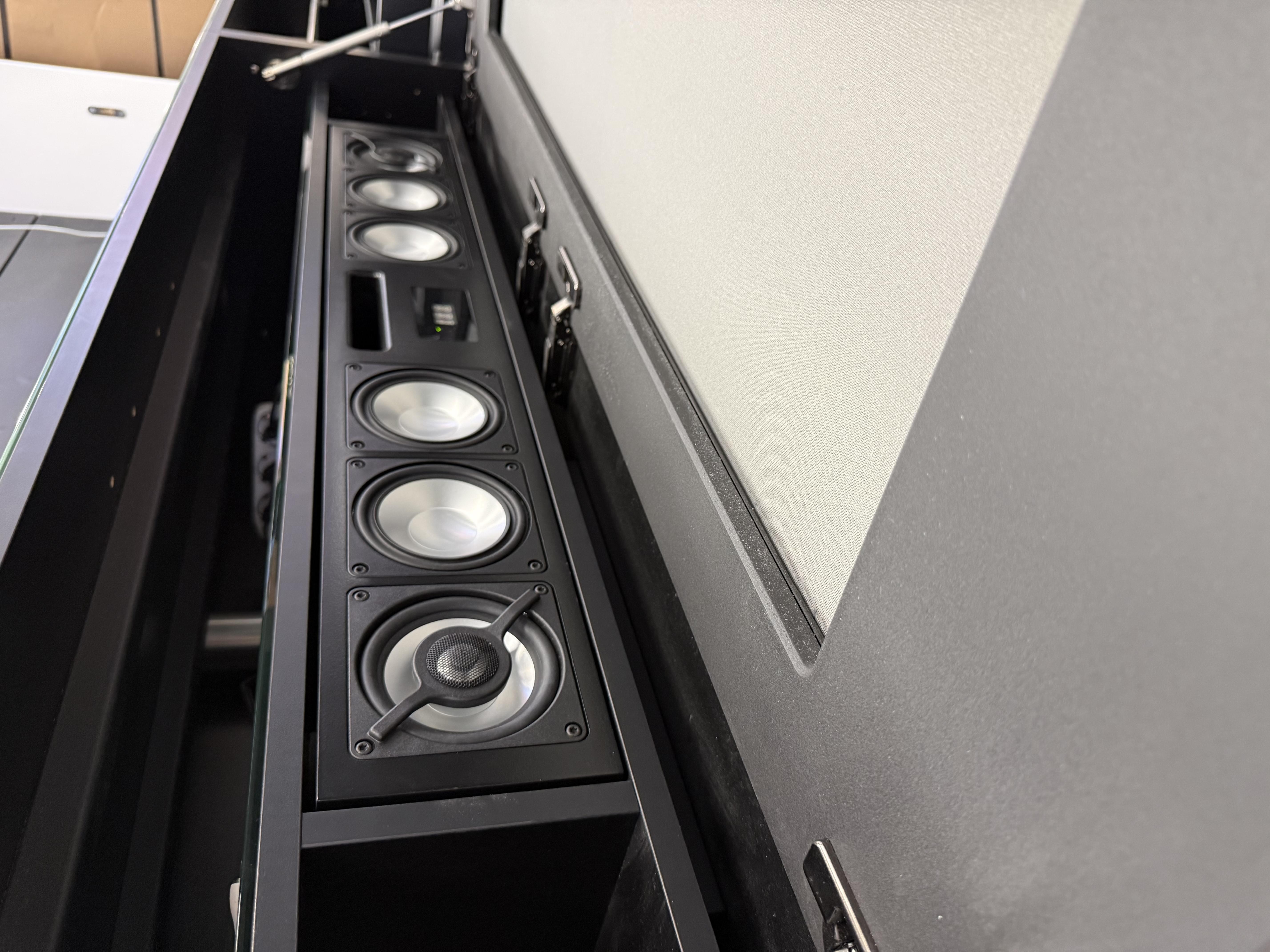 Kombination inkl. aktivem Soundsystem