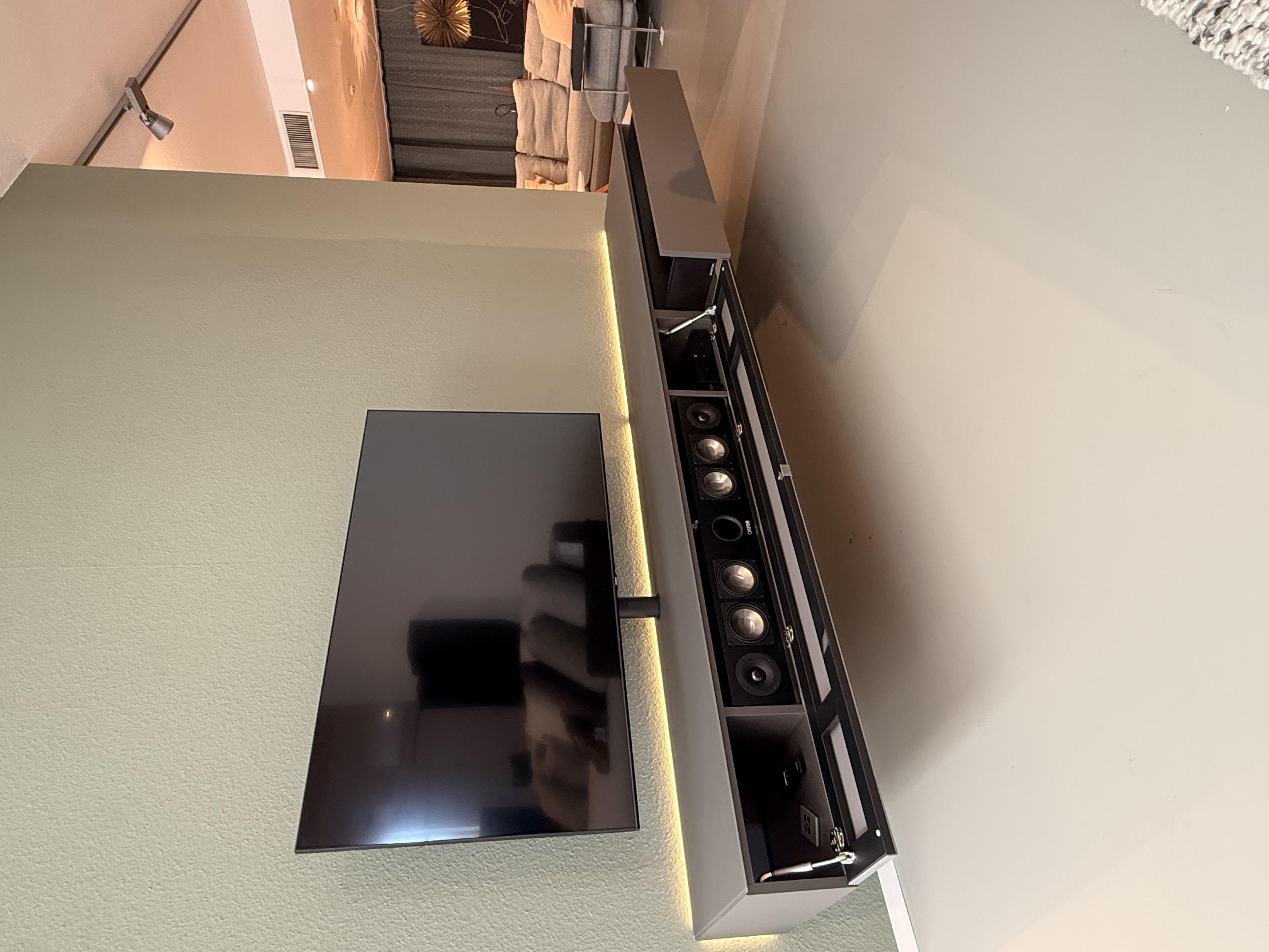 Kombination mit kraftvollem Soundsystem (Canton & Sonos)
