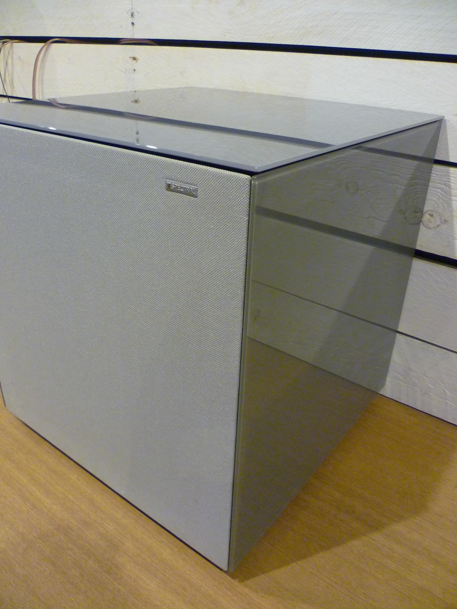 CP30 Beistelltisch für unsichtbare Subwoofer