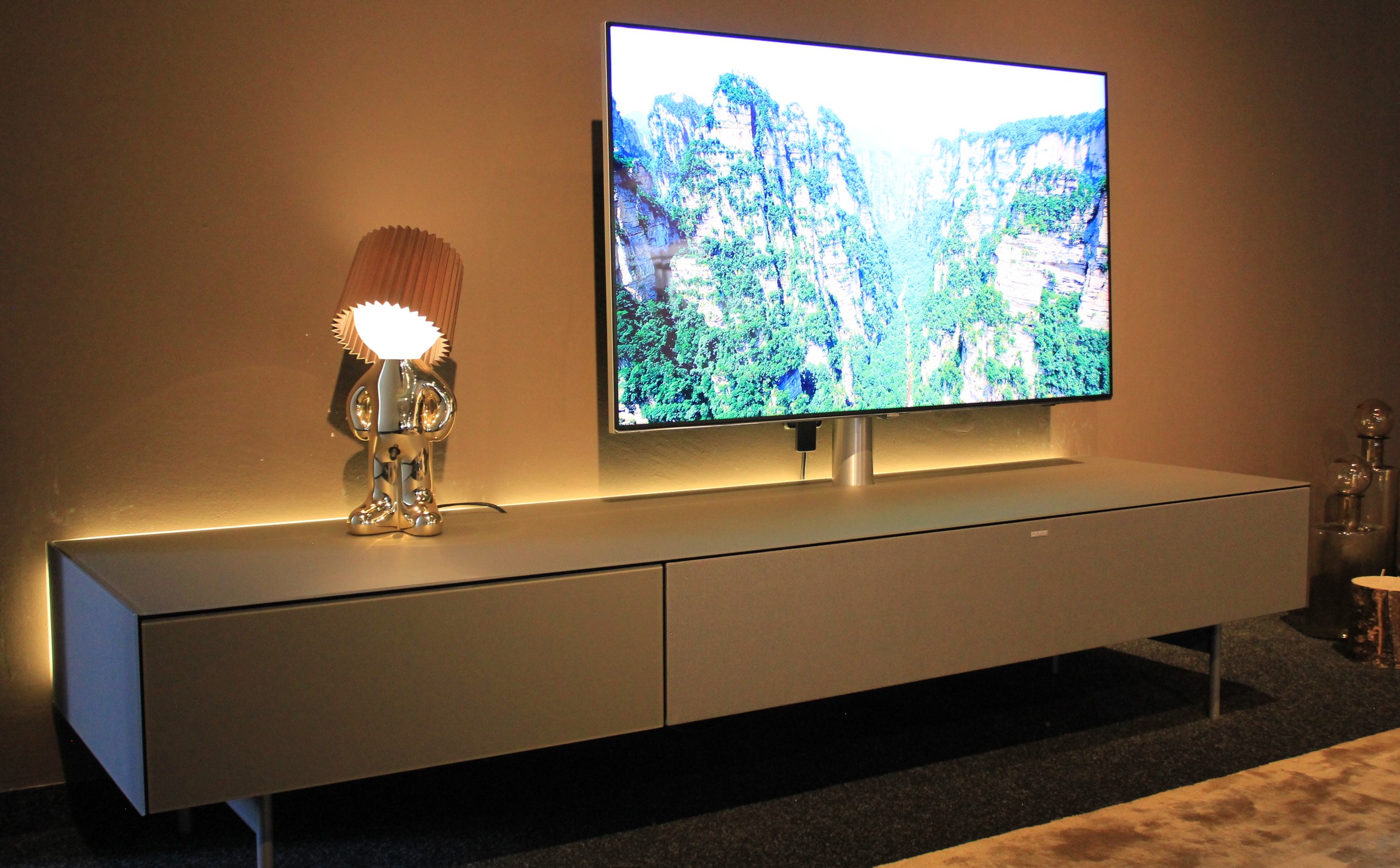 AM-190-GN Lowboard zur Soundbar Integration