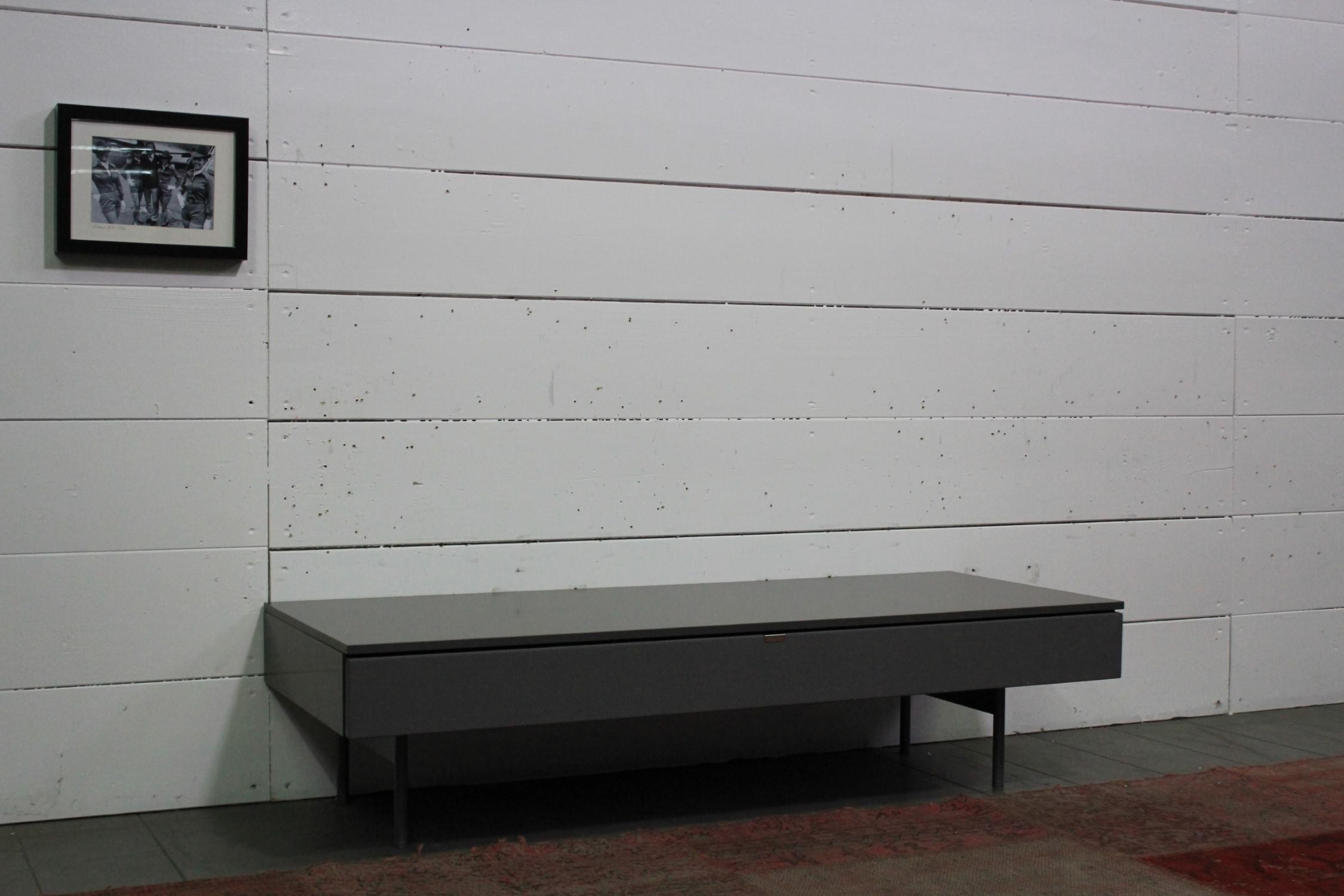 NX8104-GN Lowboard für Stauraum