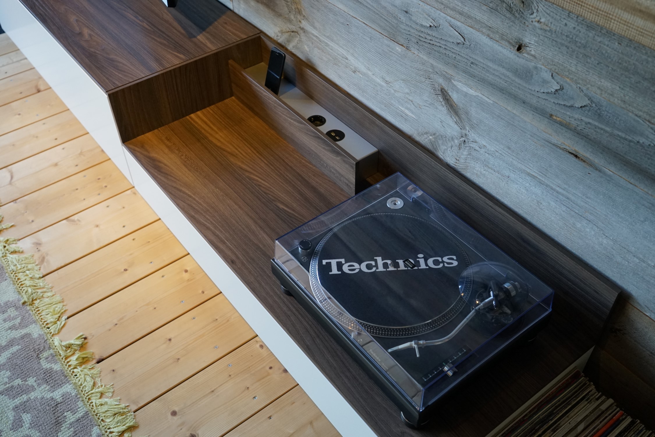 NXP17-Lowboard für Soundbar Integration