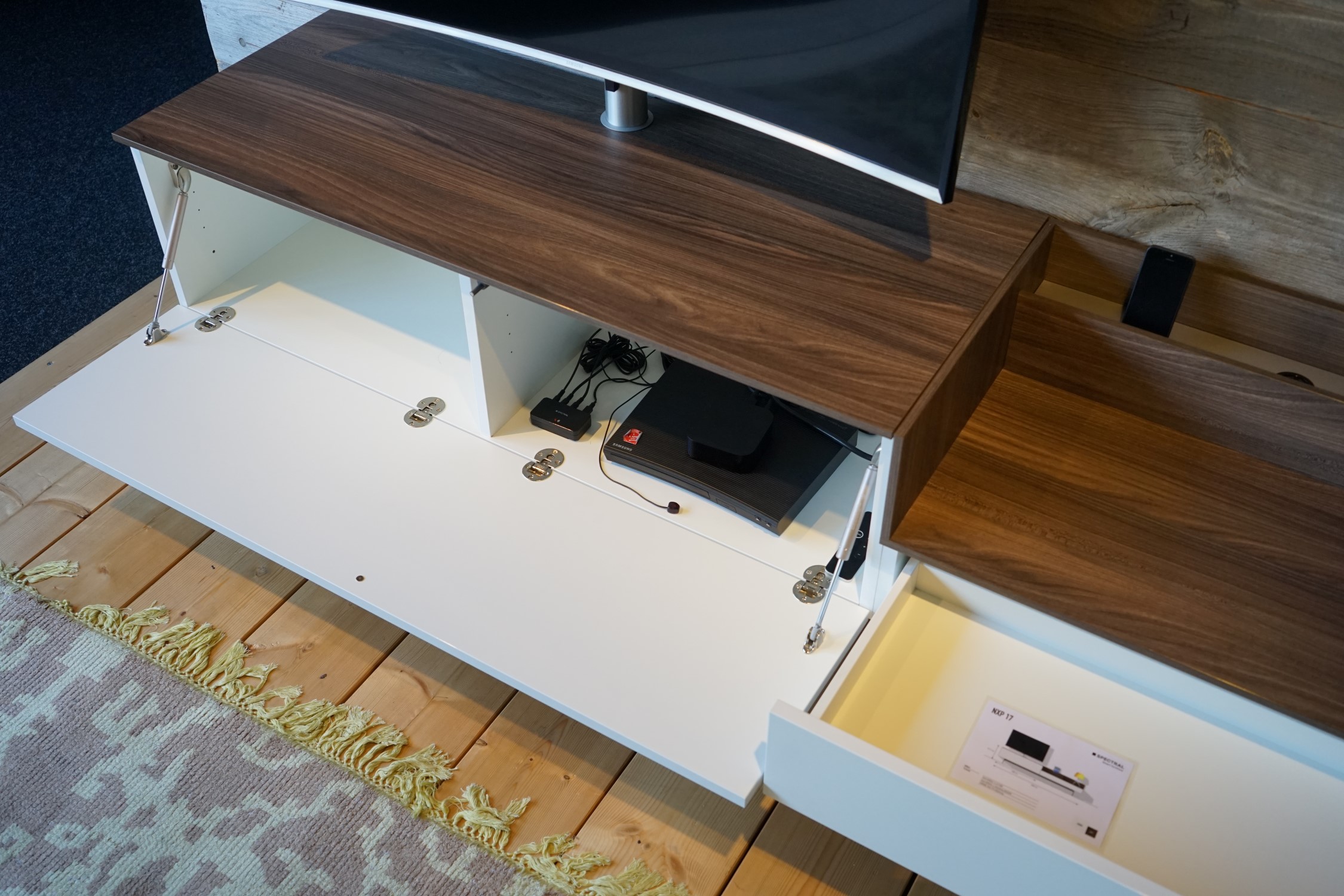 NXP17-Lowboard für Soundbar Integration