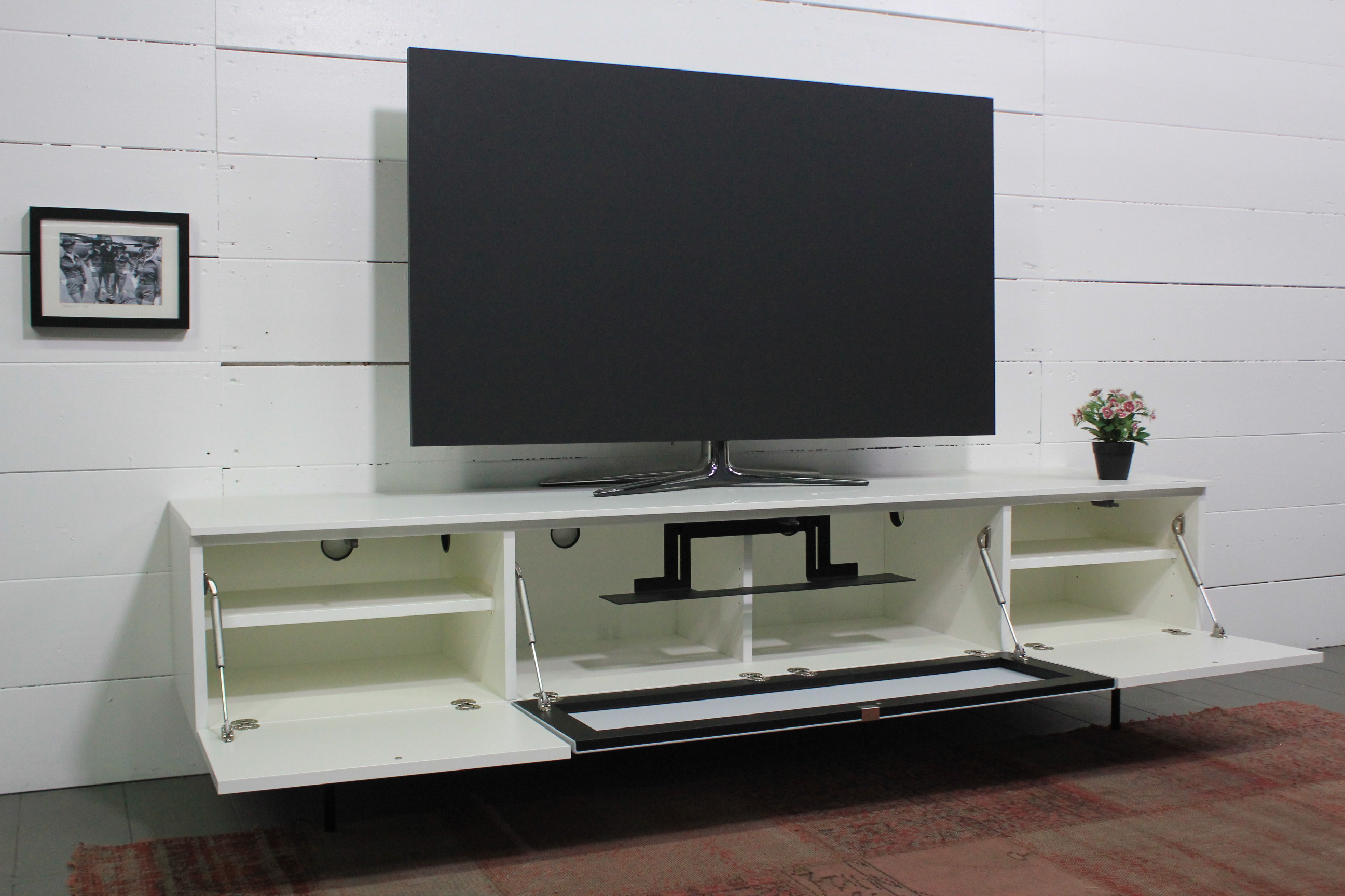 NX5508-SNG Lowboard für Soundbar Integration