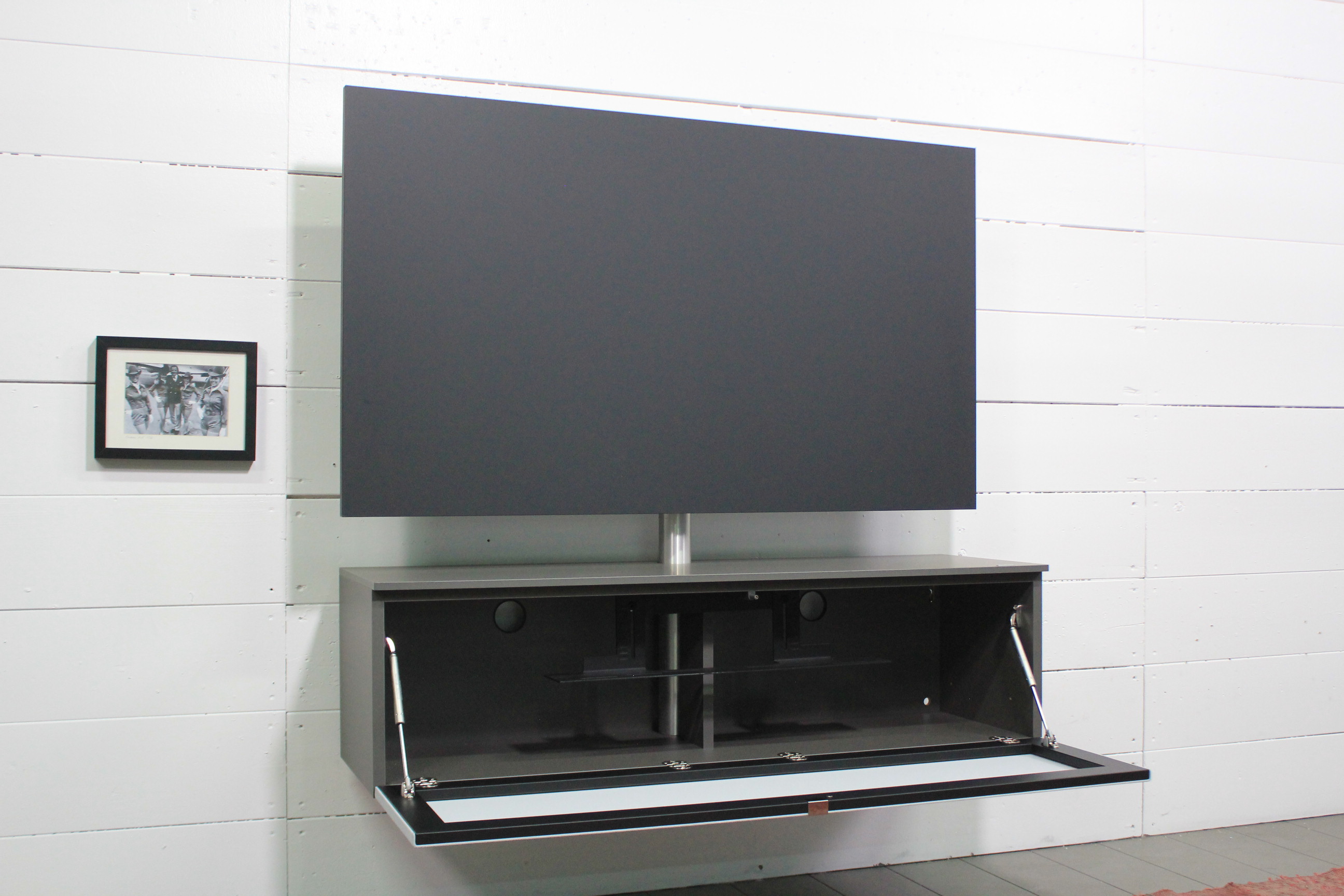 NX5104-GN Lowboard für Soundbar Integration