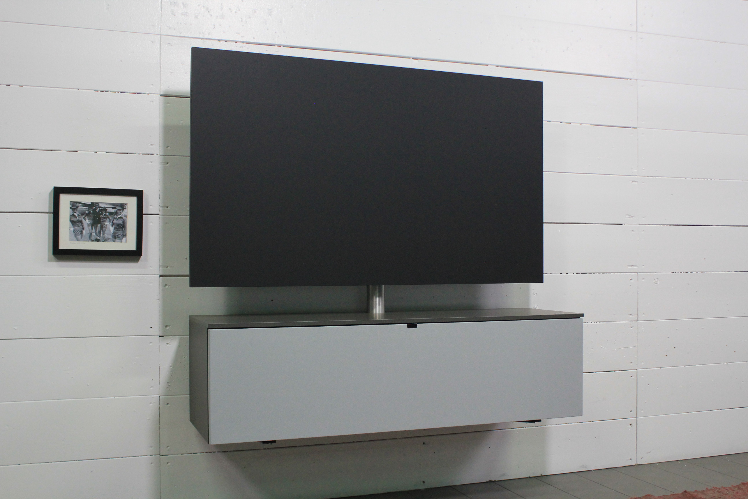 NX5104-GN Lowboard für Soundbar Integration