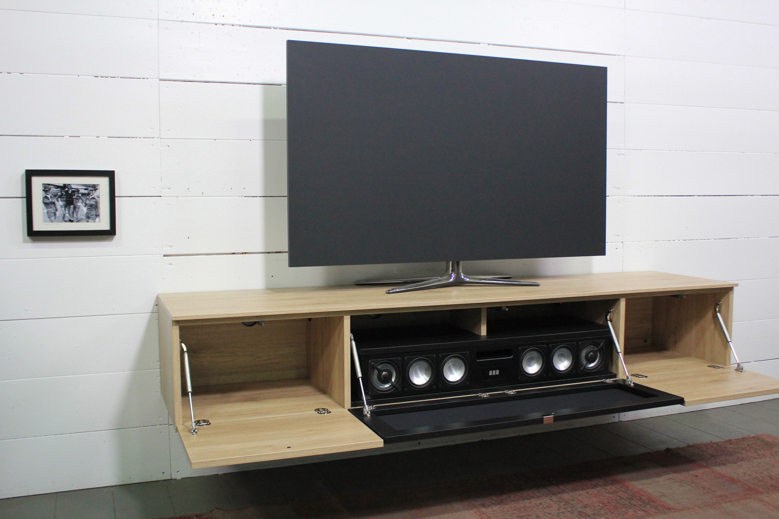 NX5608-LO Lowboard mit Soundsystem BRA2