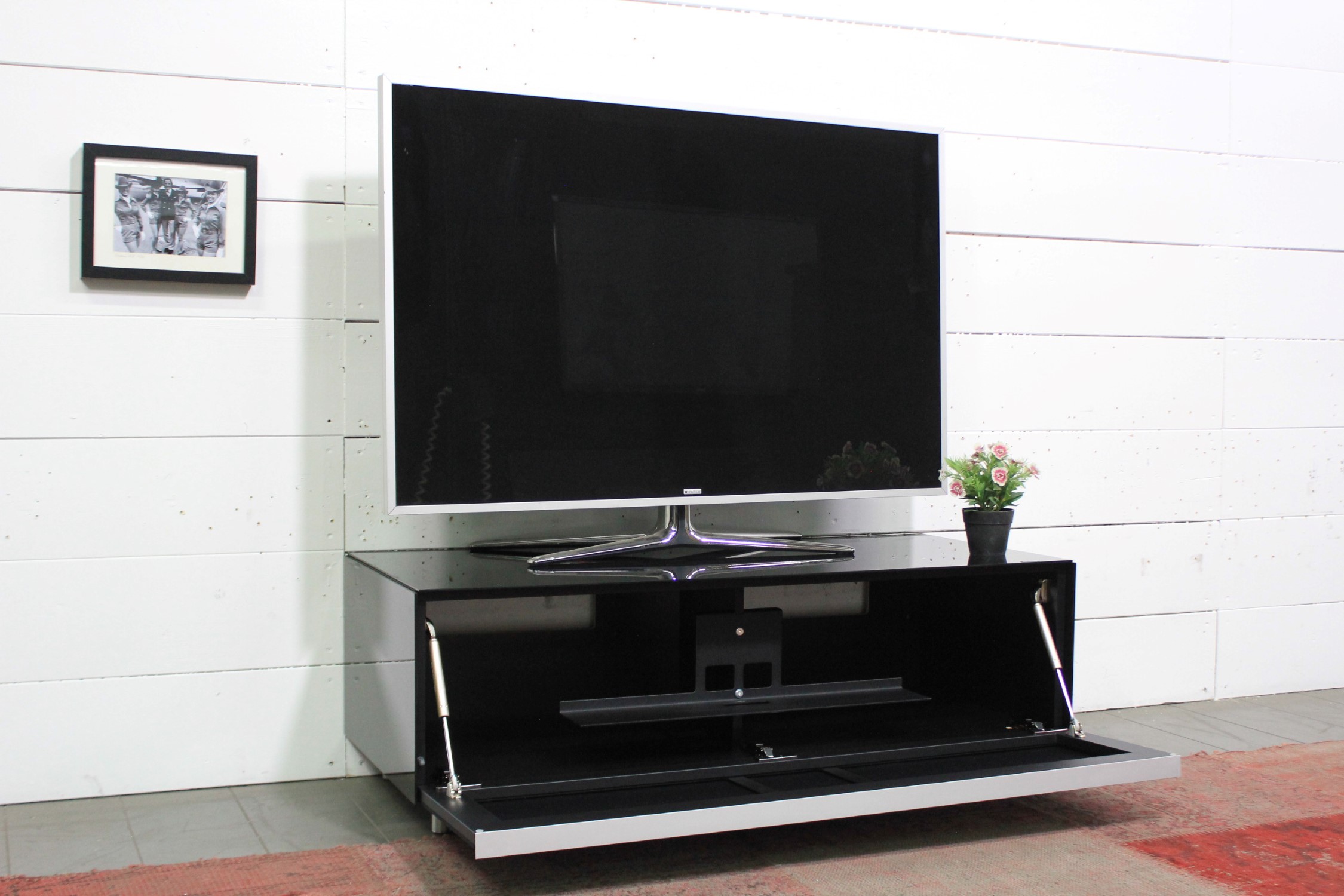 SC1104-BG Lowboard für Soundbar Integration