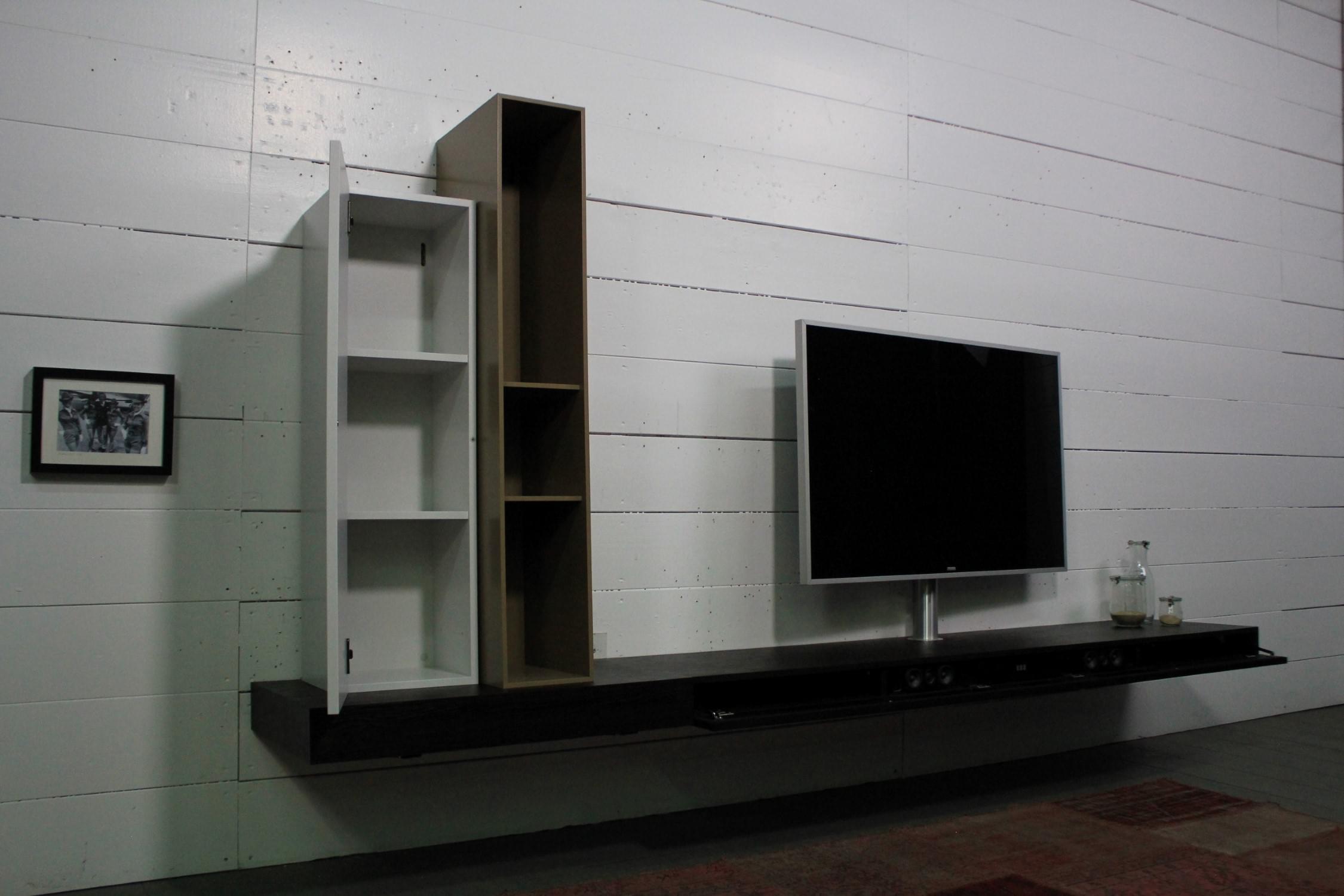 Wohnwand mit Soundsystem XTA1