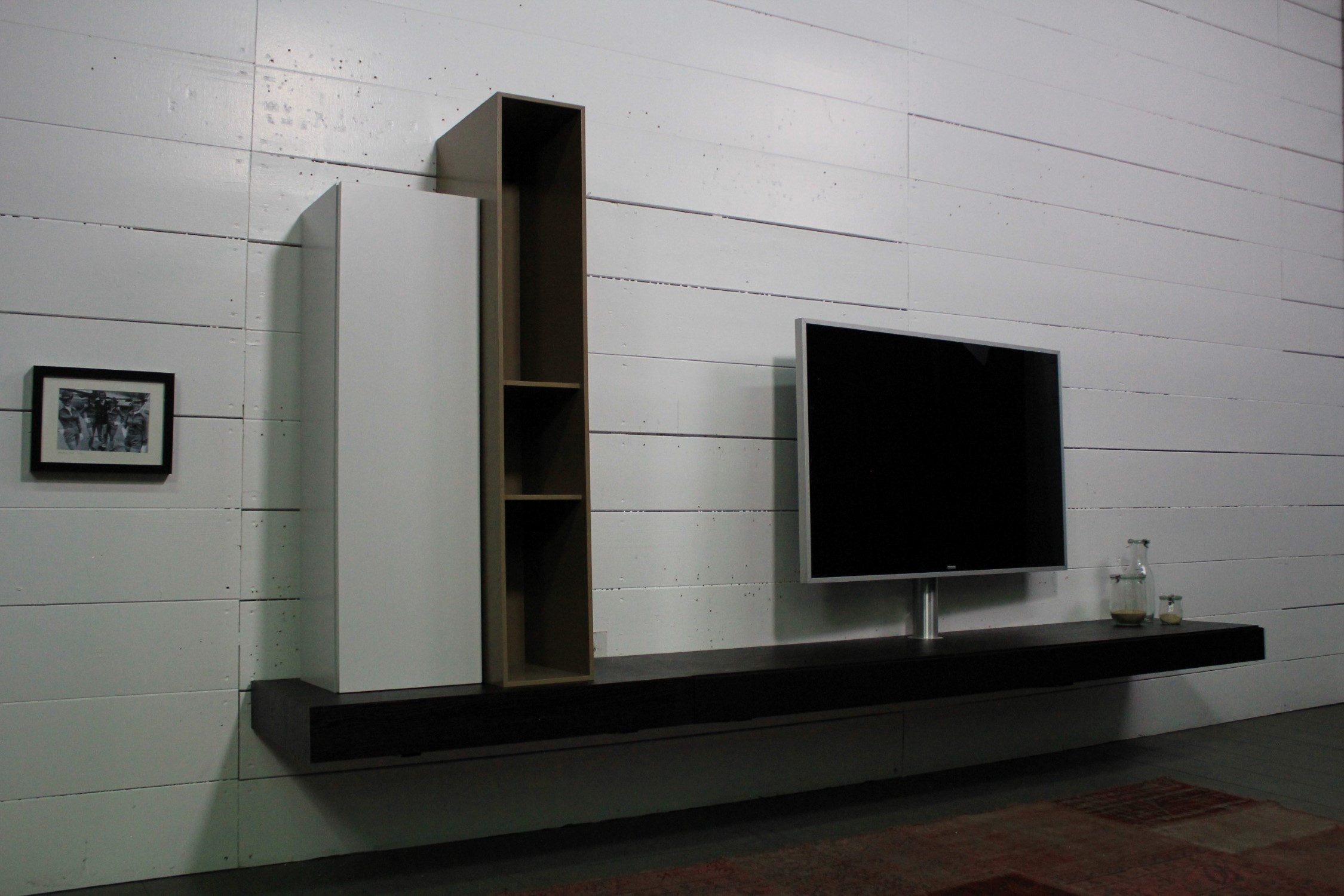 Wohnwand mit Soundsystem XTA1