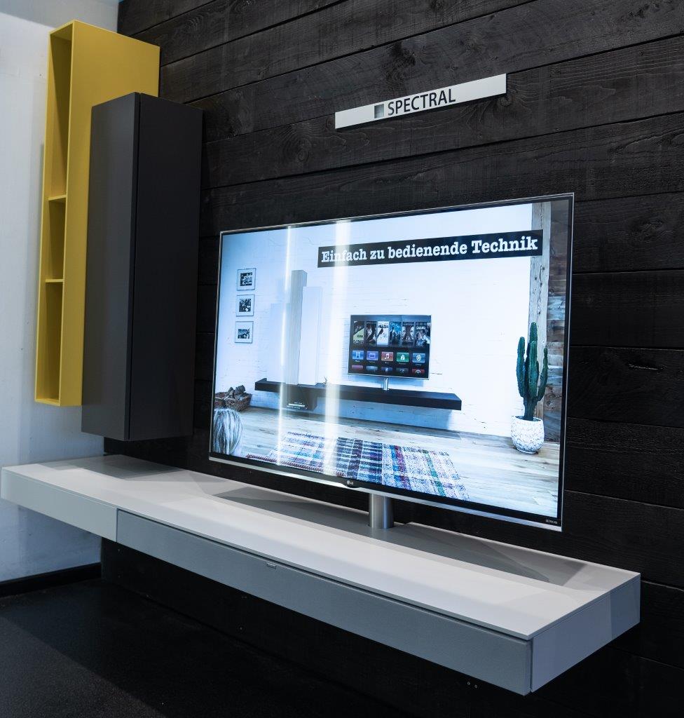 TWP21 Wohnwand mit Soundsystem XTA1