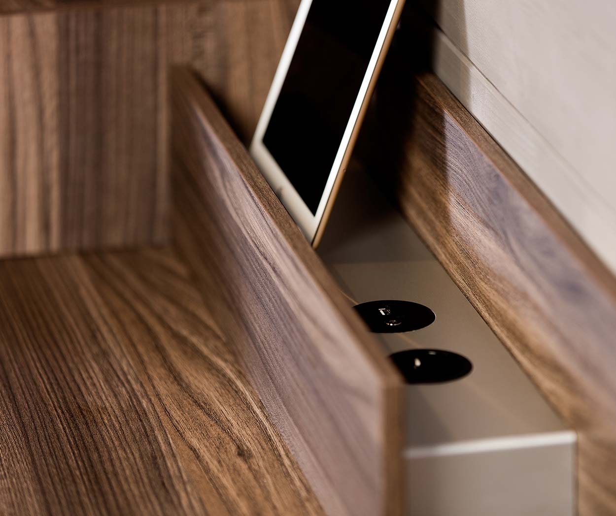 Spectral Smart Connectivity element