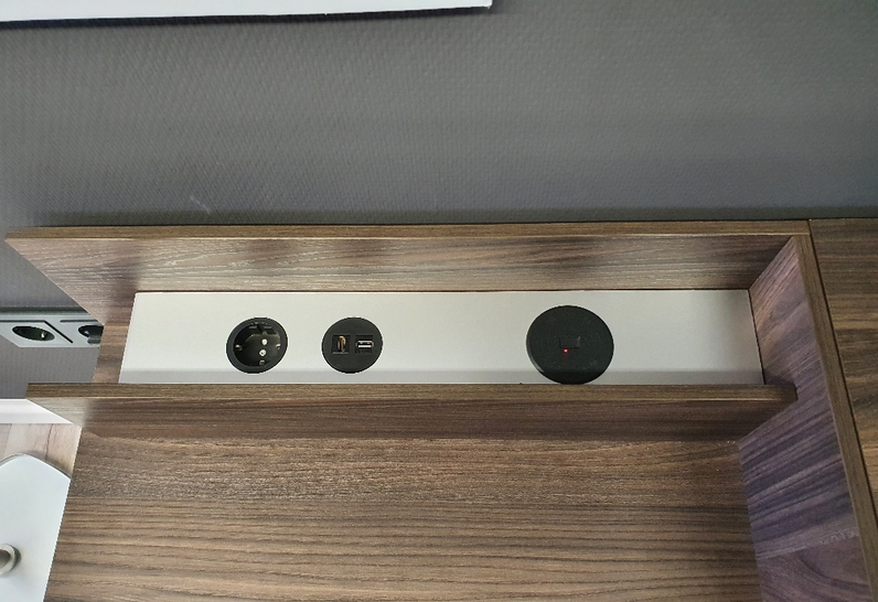 Next Lowboard mit Soundbar-Halter und Schubladenelement