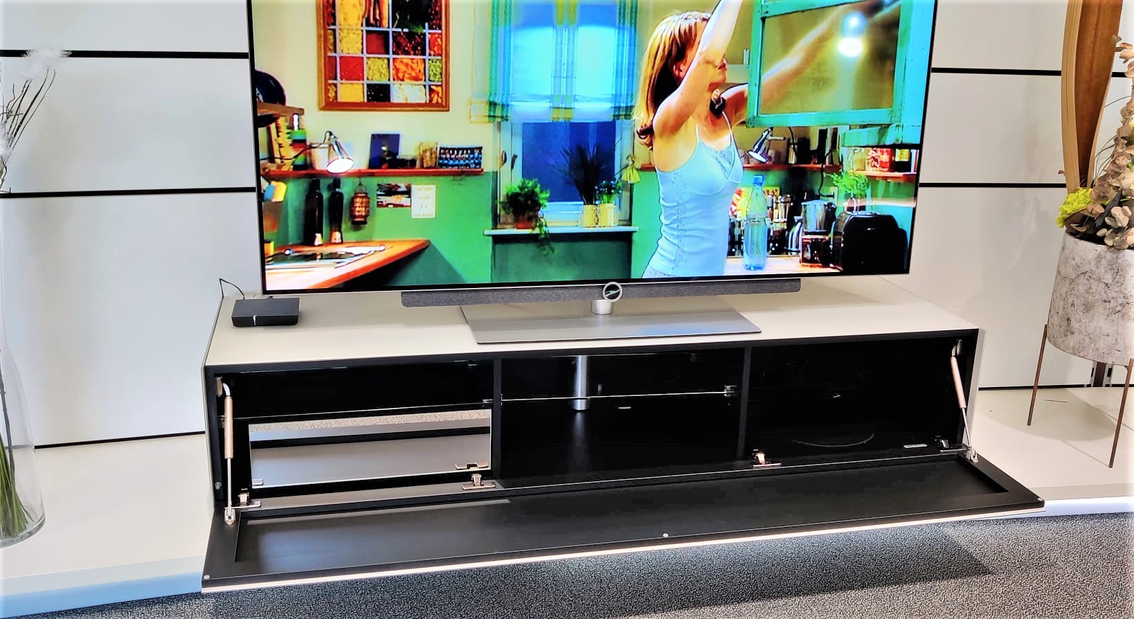 Spectral Loewe TV Lowboard